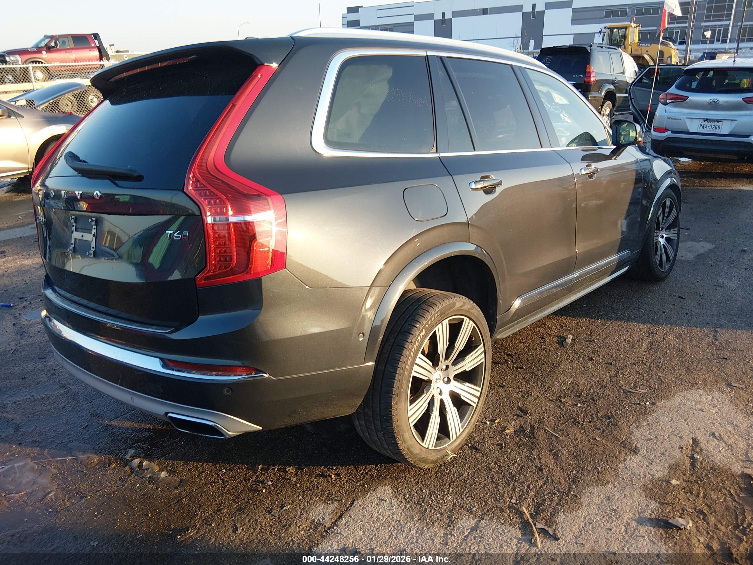 VOLVO XC90 image 4