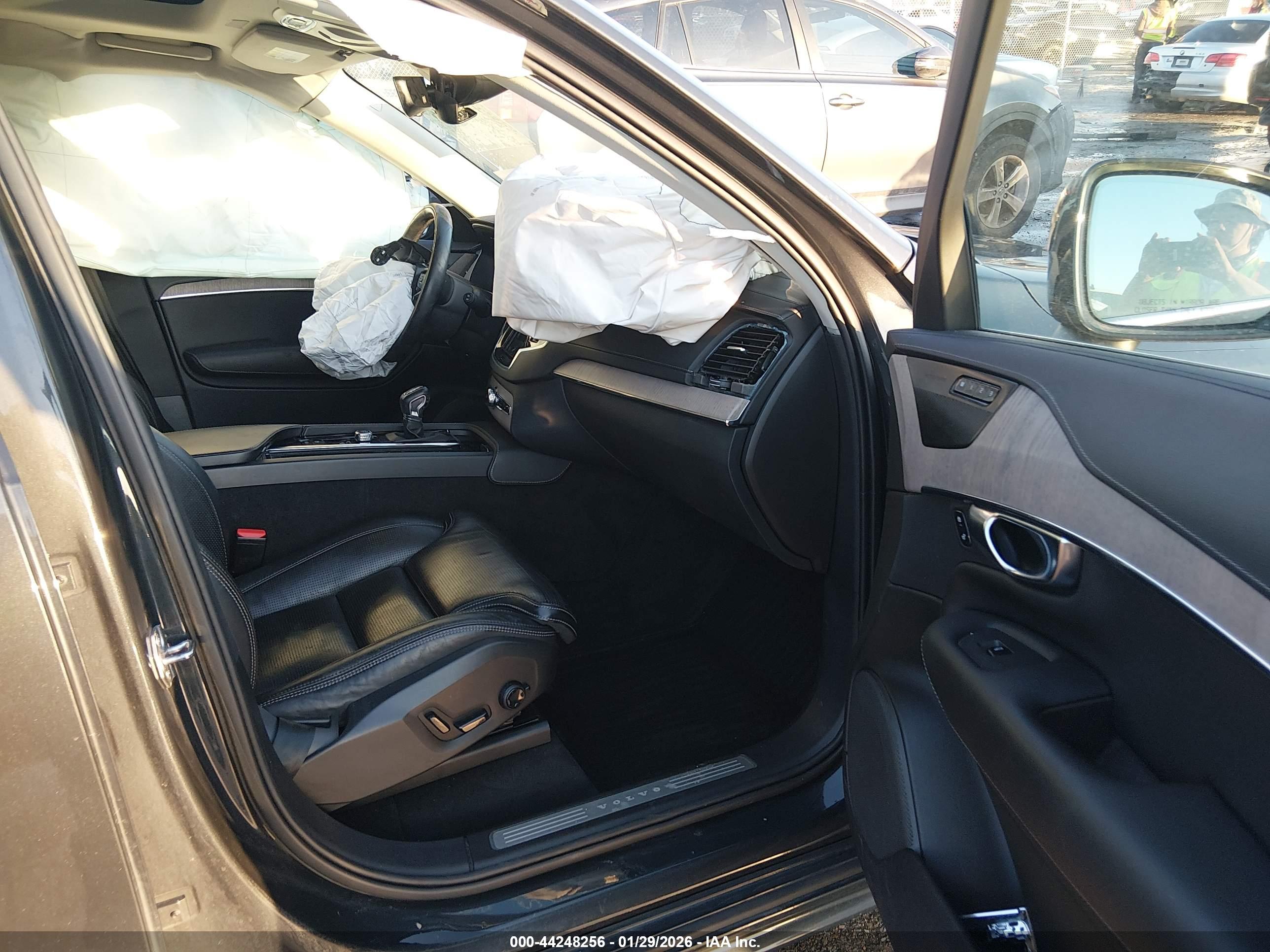 VOLVO XC90 image 5