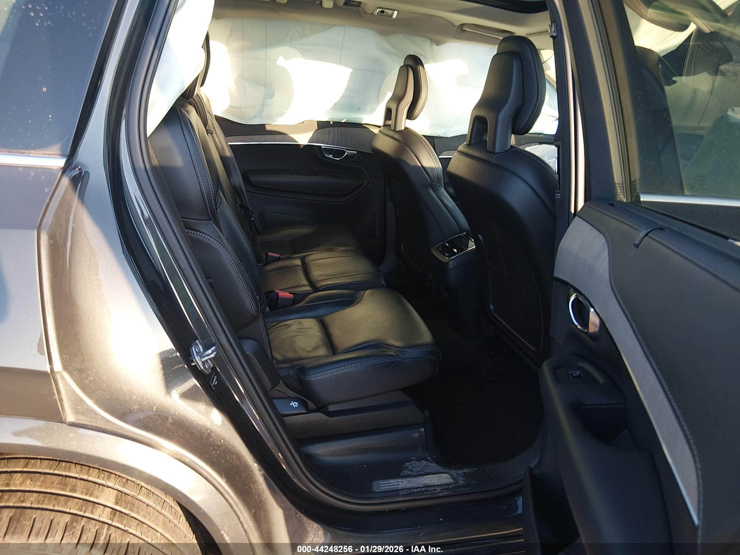 VOLVO XC90 image 8