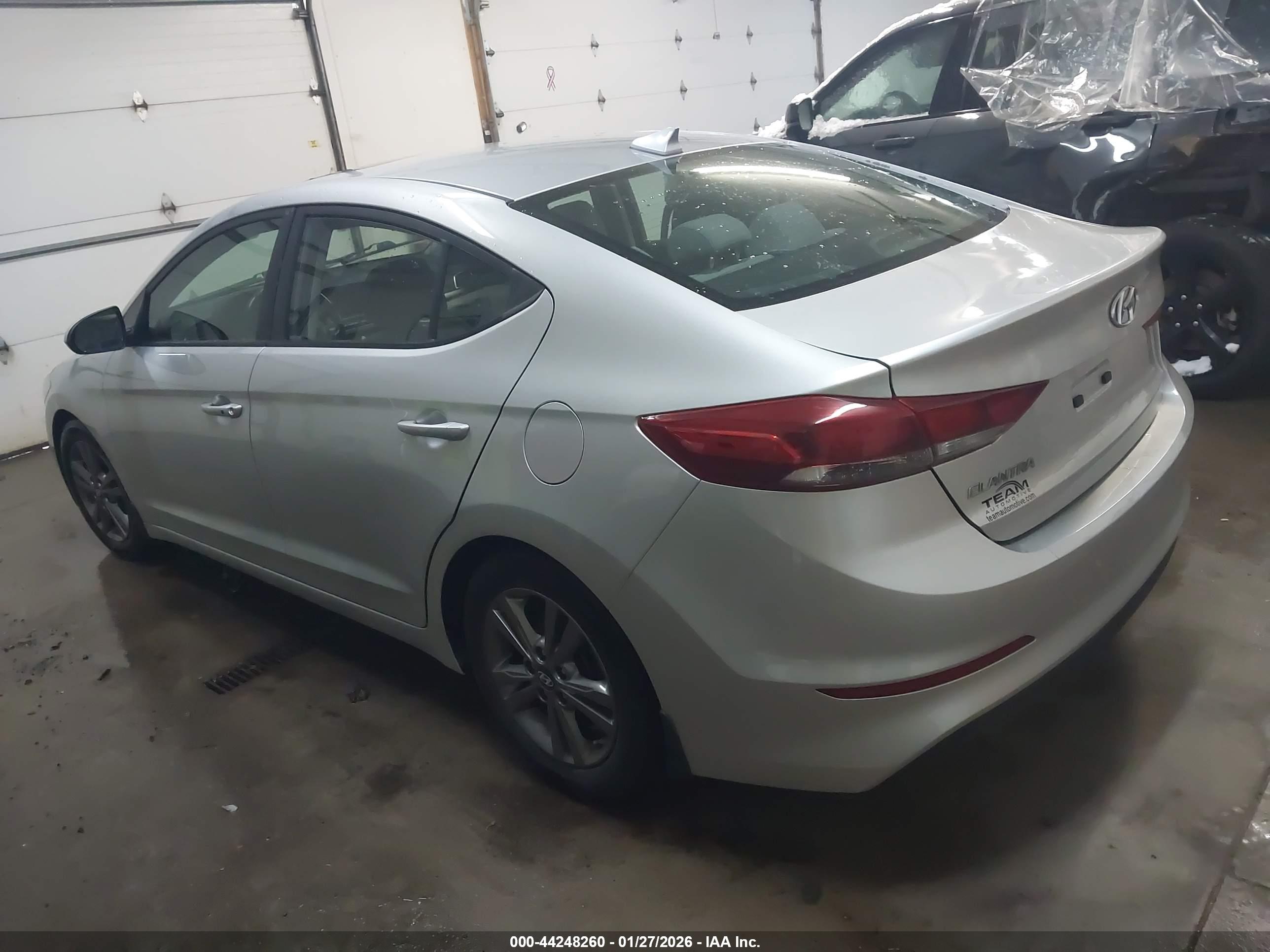 HYUNDAI ELANTRA image 3