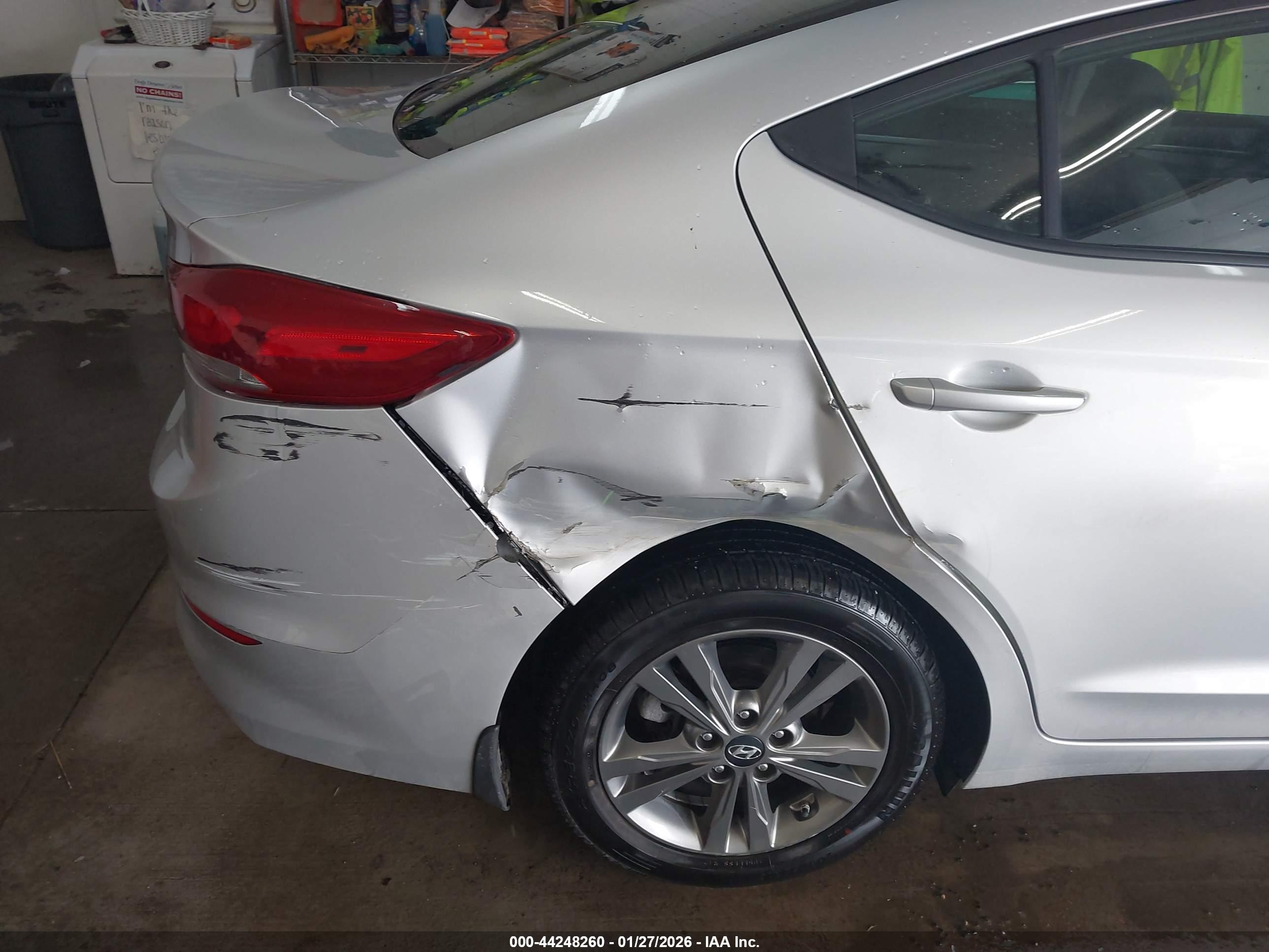 HYUNDAI ELANTRA image 6