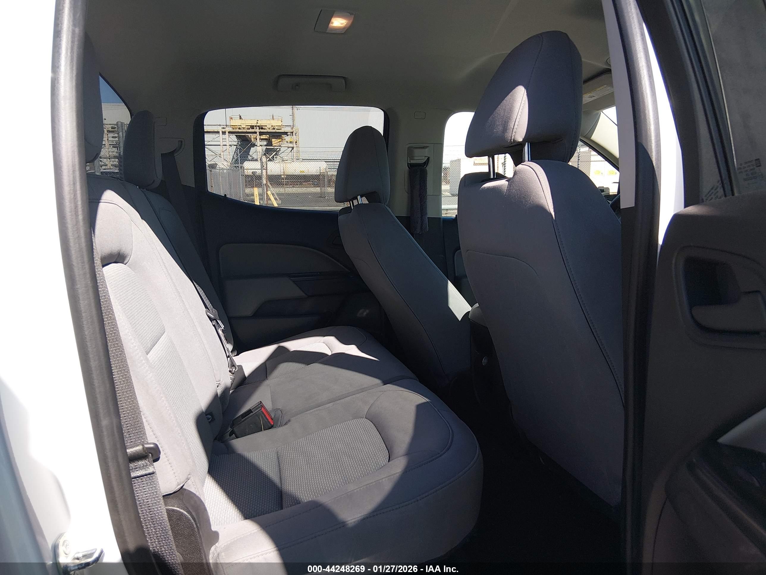 CHEVROLET COLORADO image 8