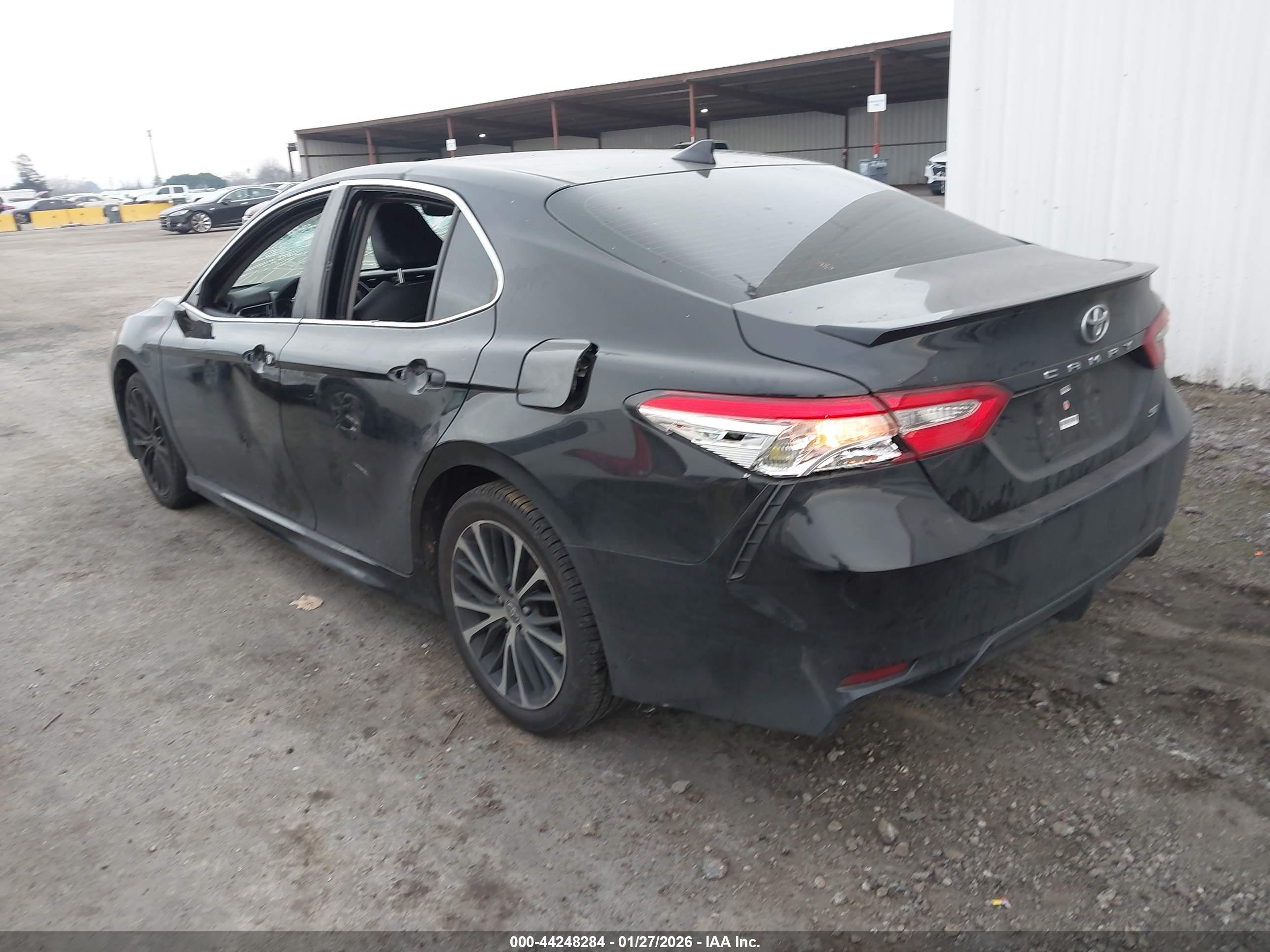 TOYOTA CAMRY image 3