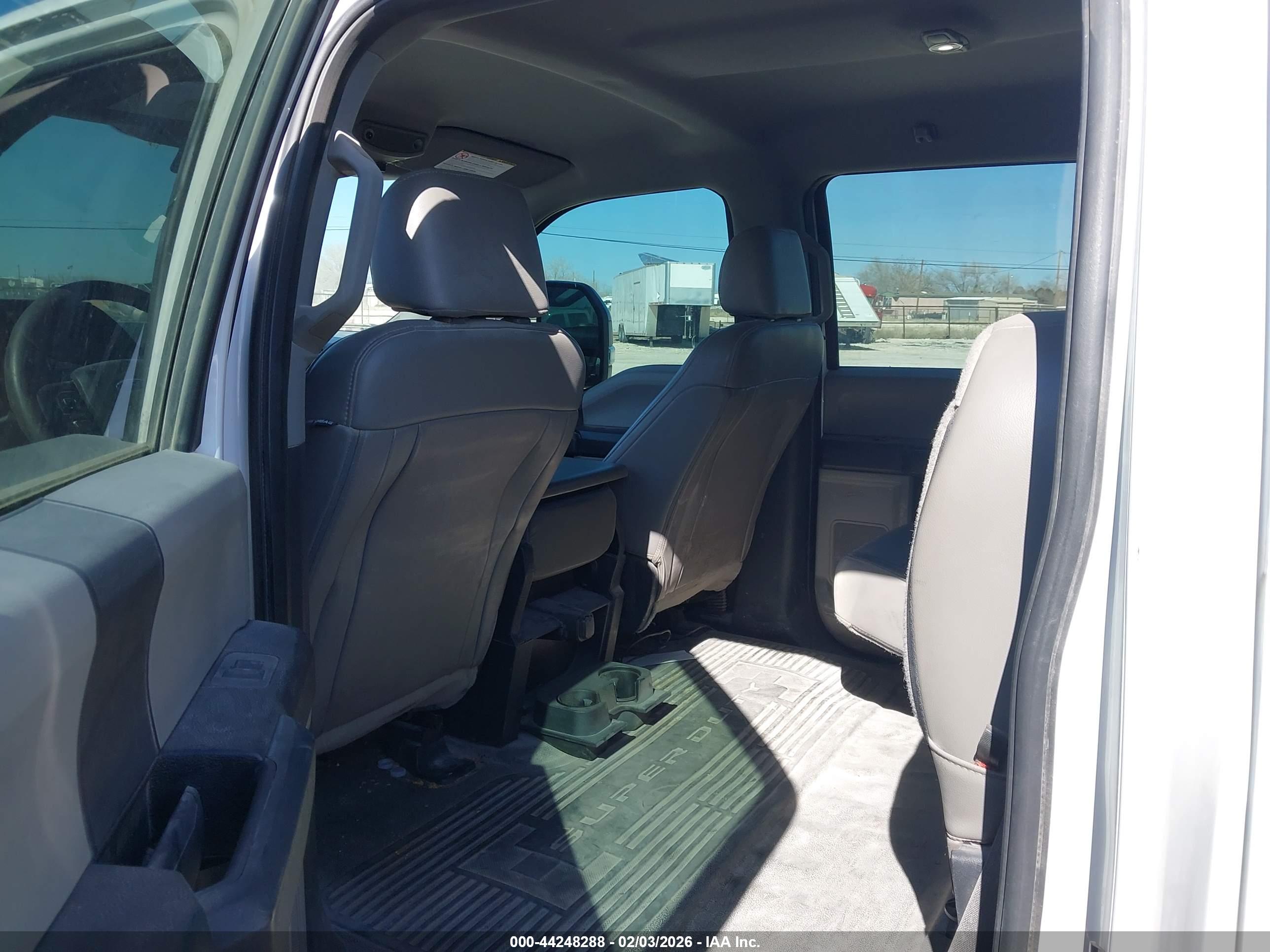 FORD F-550 image 7