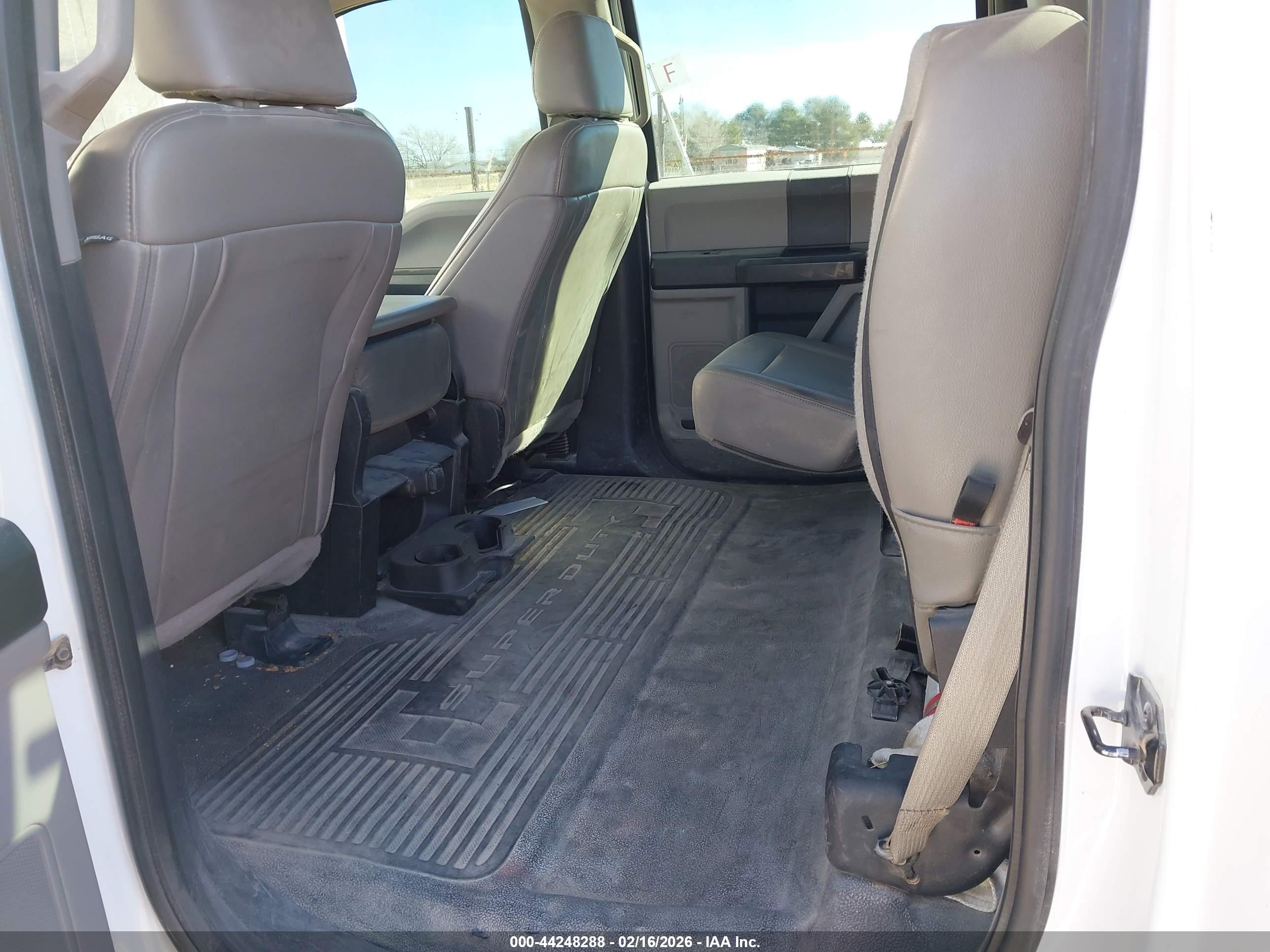 FORD F-550 image 8