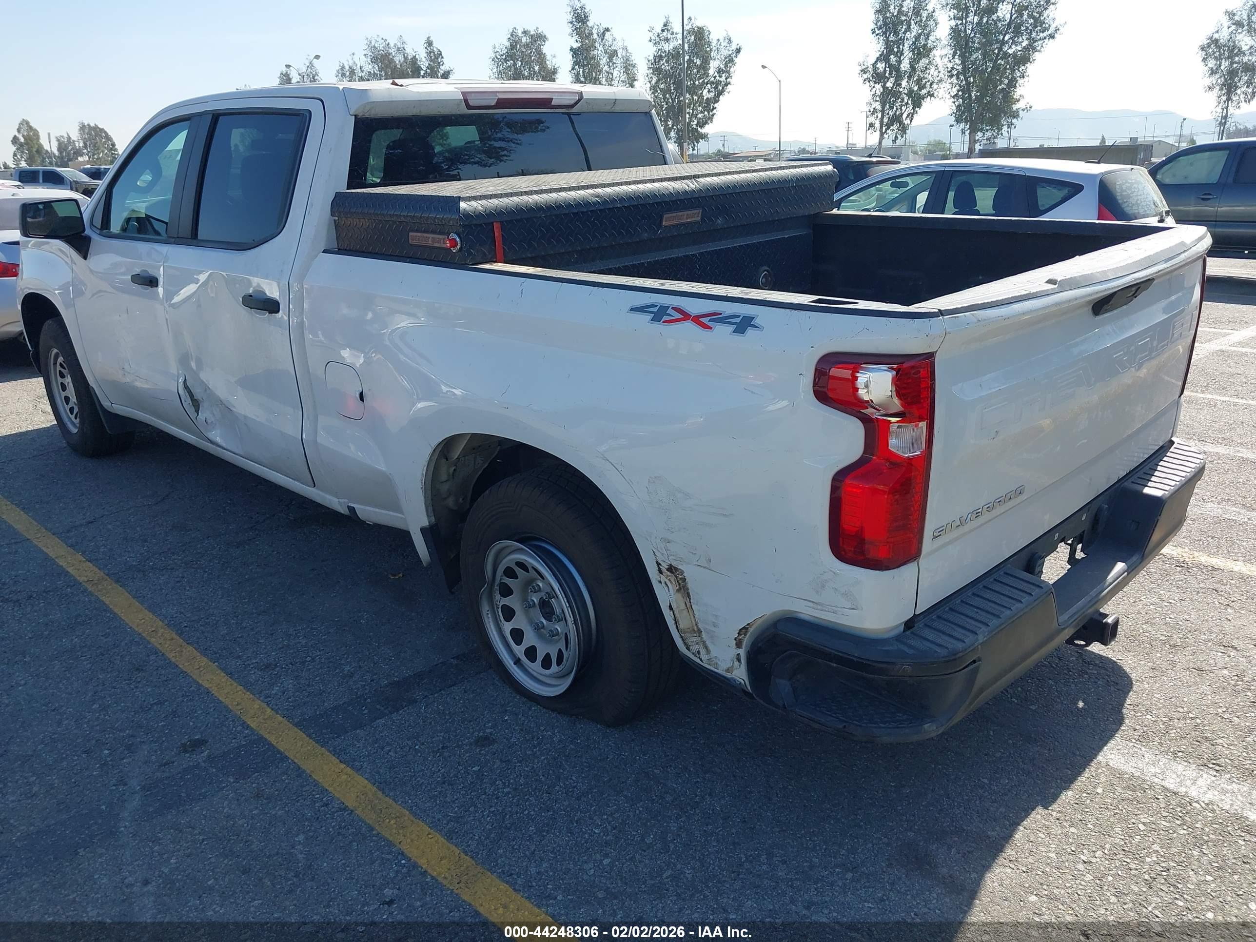 CHEVROLET SILVERADO image 3