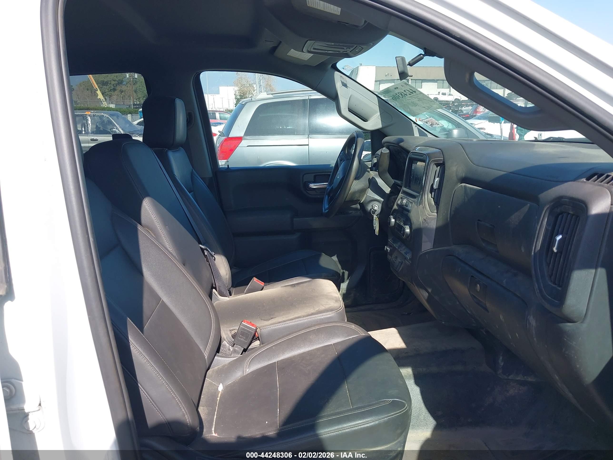 CHEVROLET SILVERADO image 5