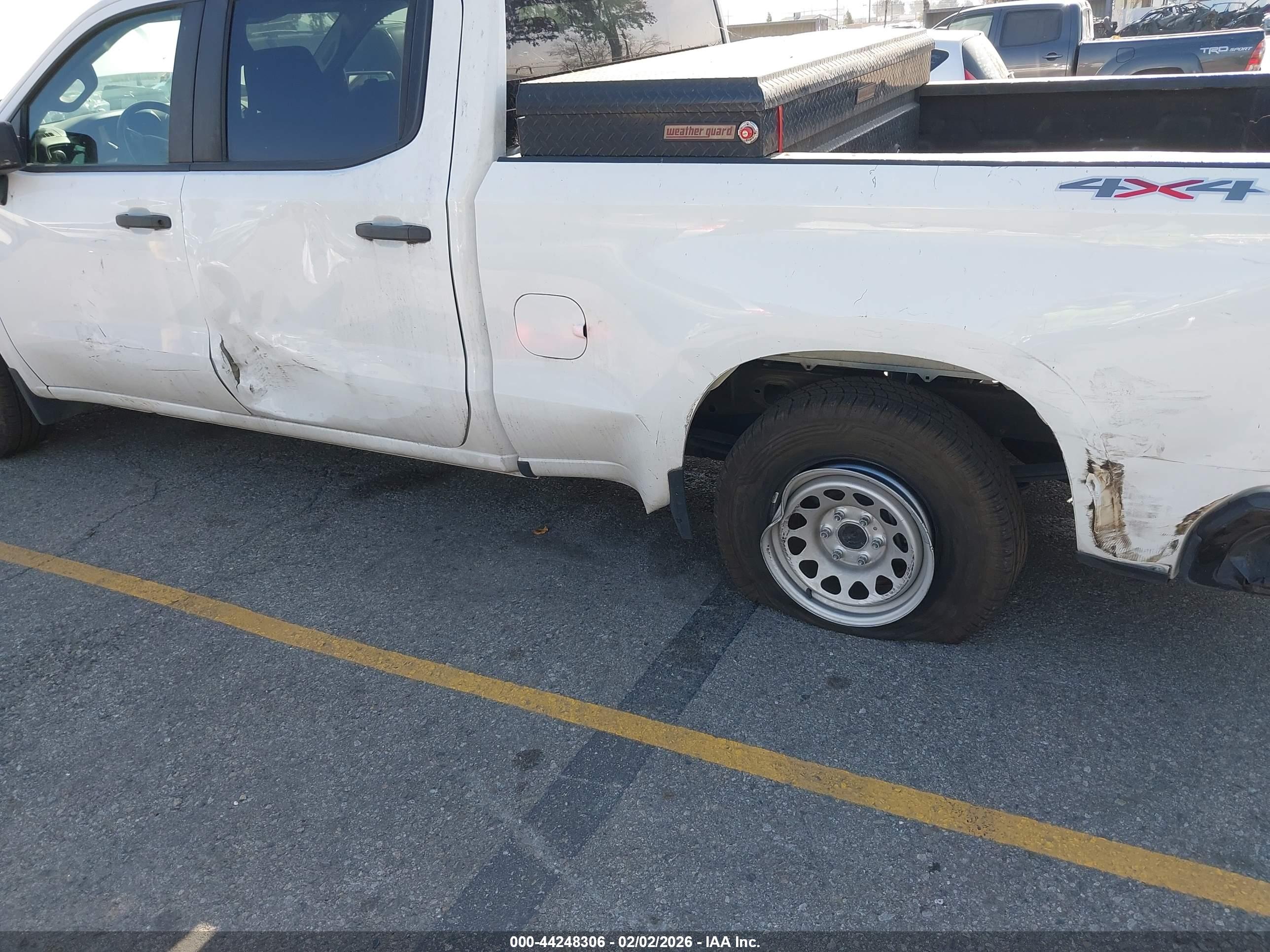 CHEVROLET SILVERADO image 6