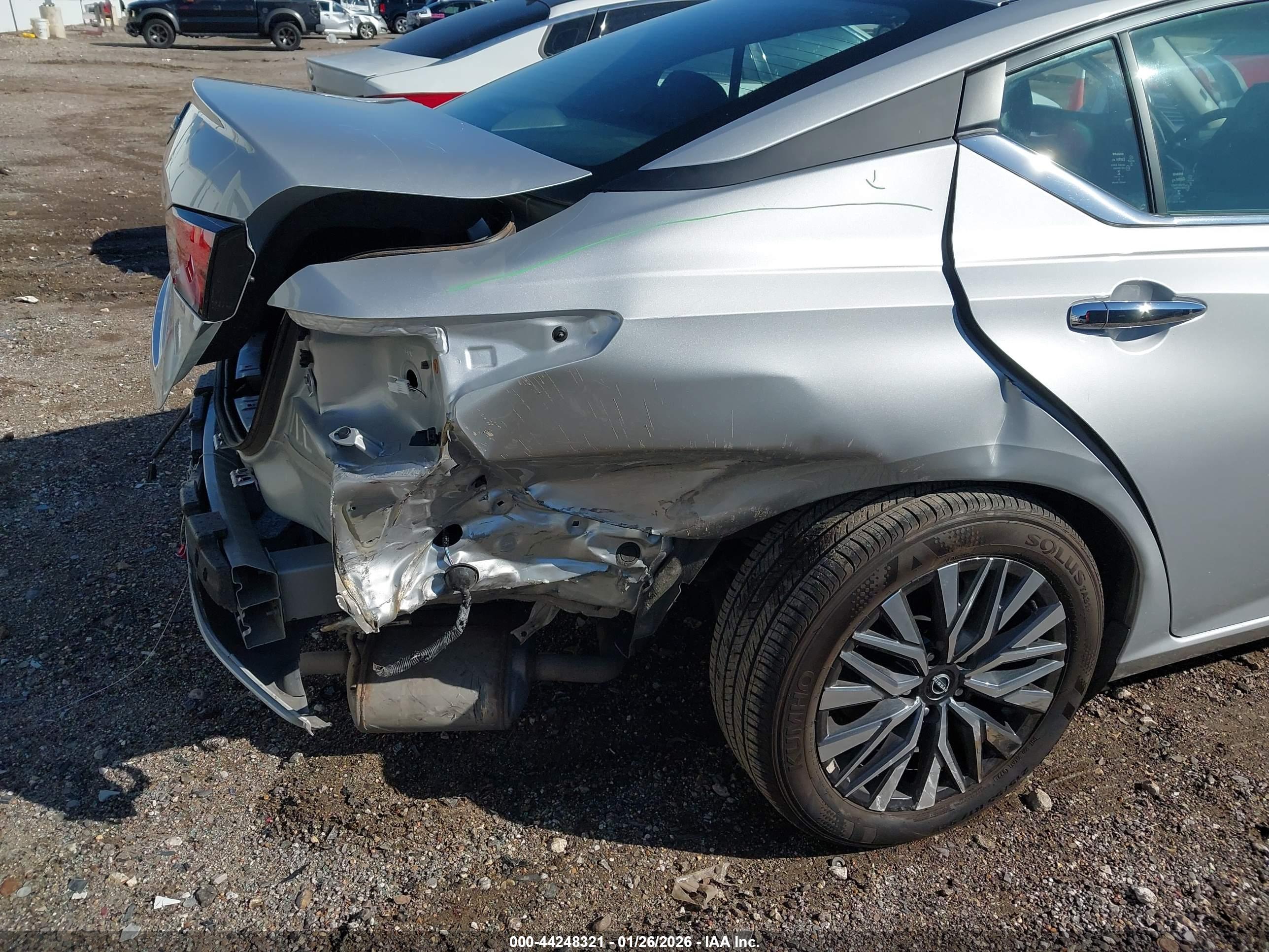 NISSAN ALTIMA image 6
