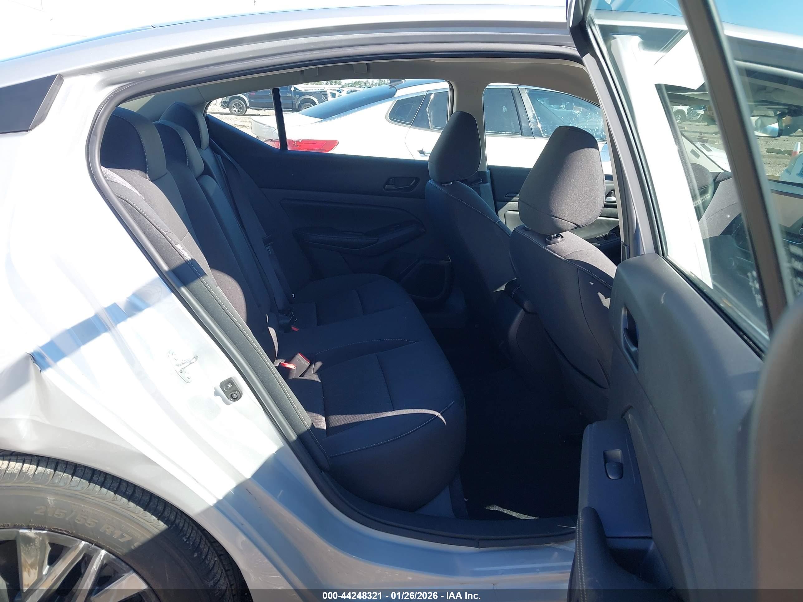 NISSAN ALTIMA image 8