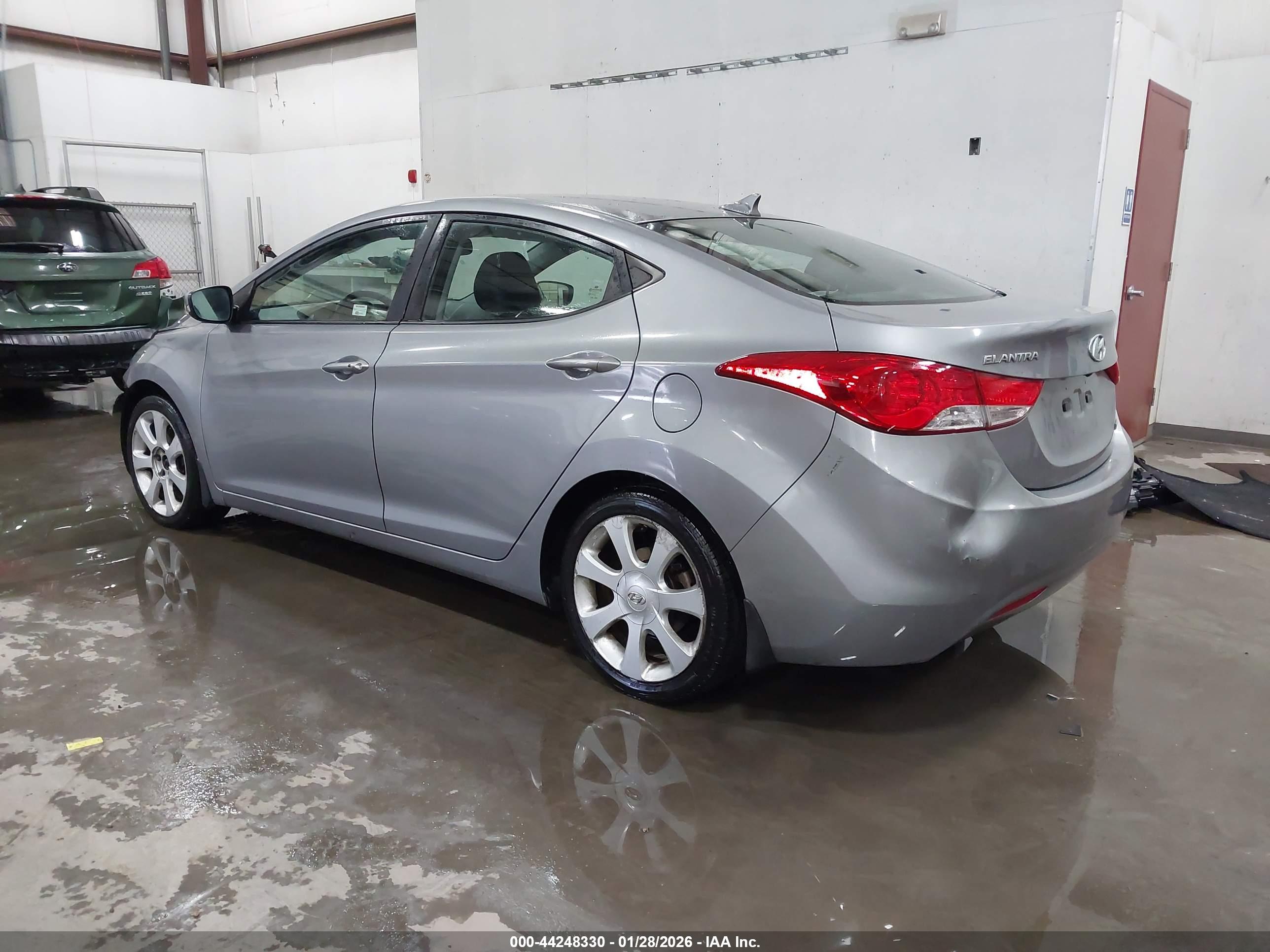 HYUNDAI ELANTRA image 3