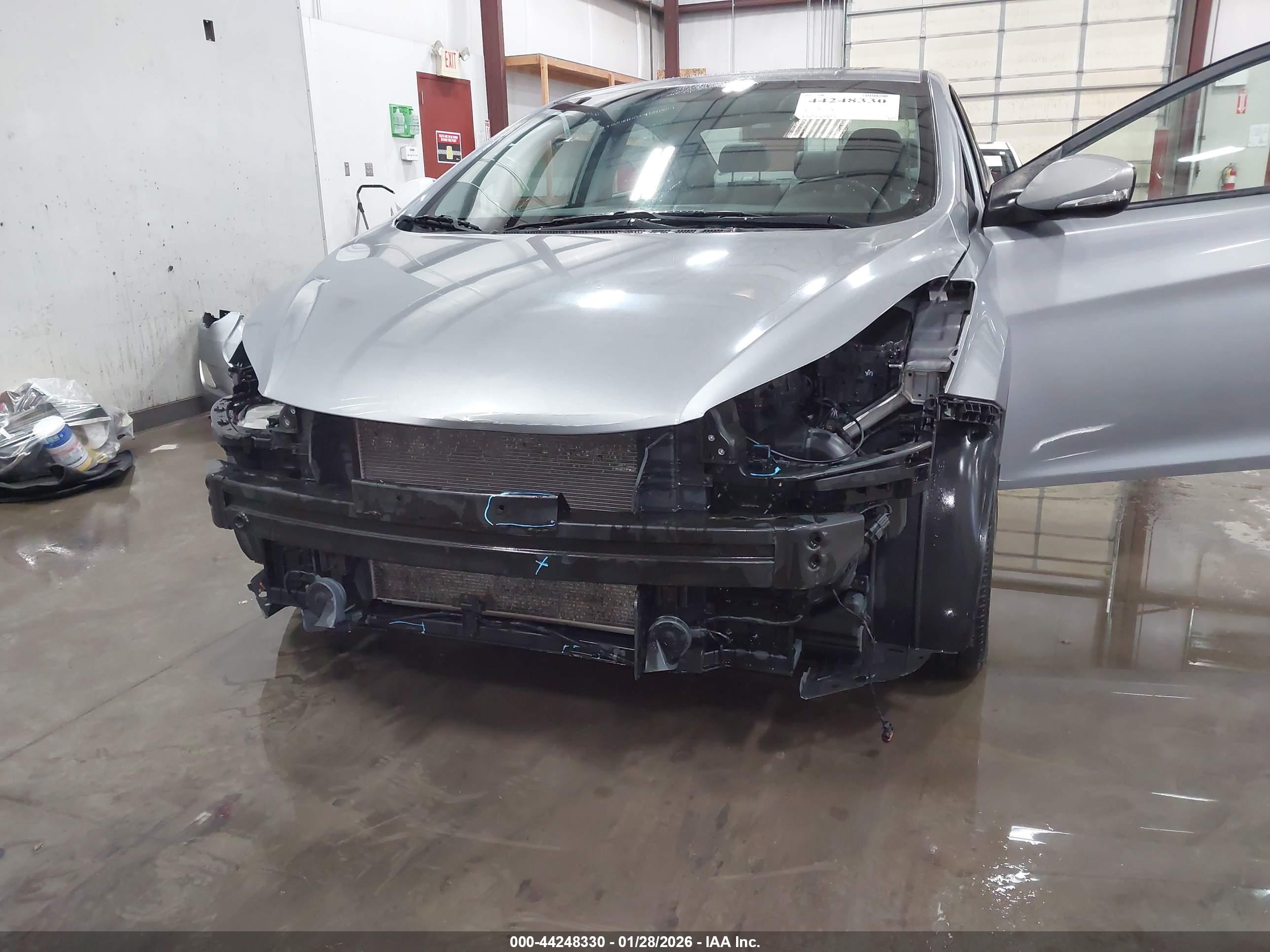 HYUNDAI ELANTRA image 6