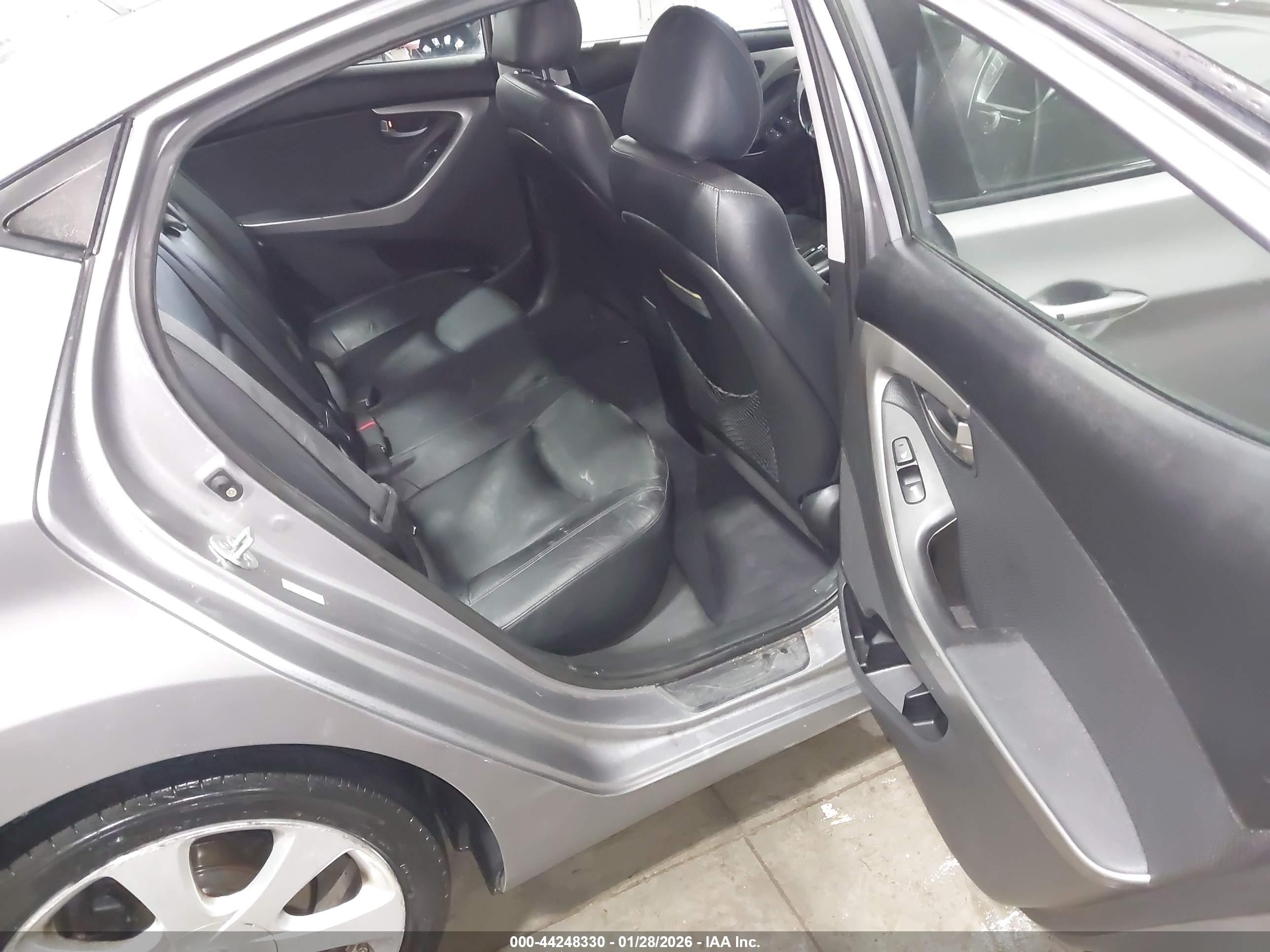 HYUNDAI ELANTRA image 8