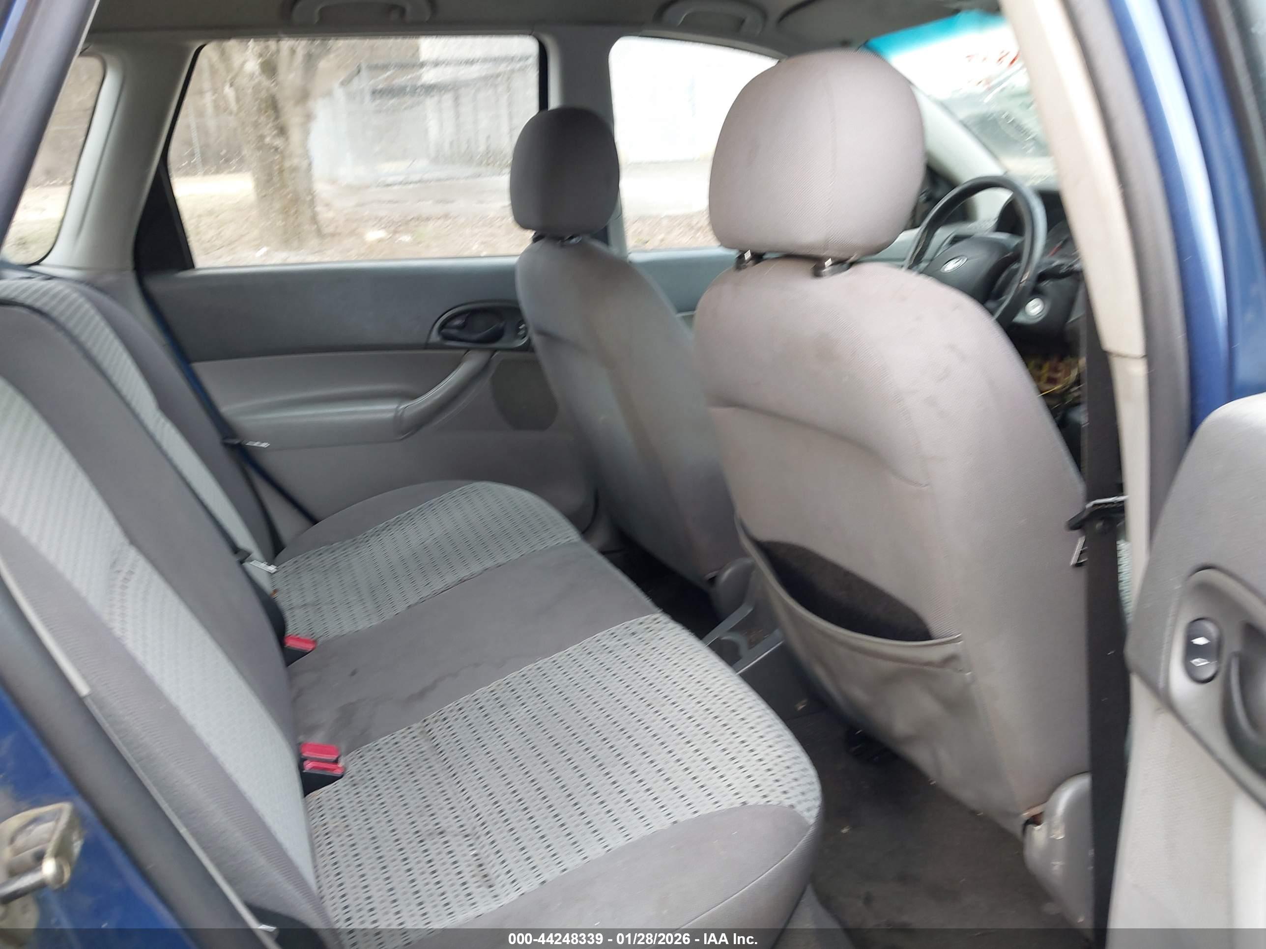 FORD FOCUS image 8