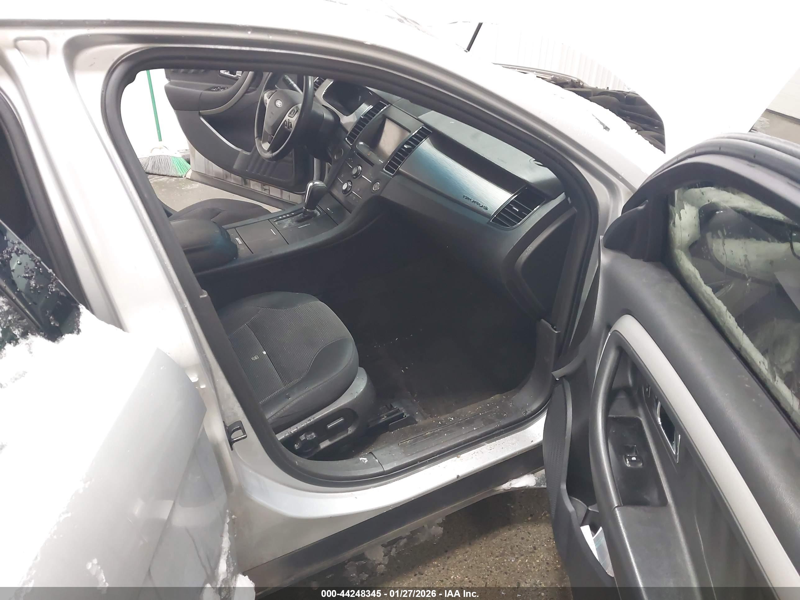 FORD TAURUS image 5