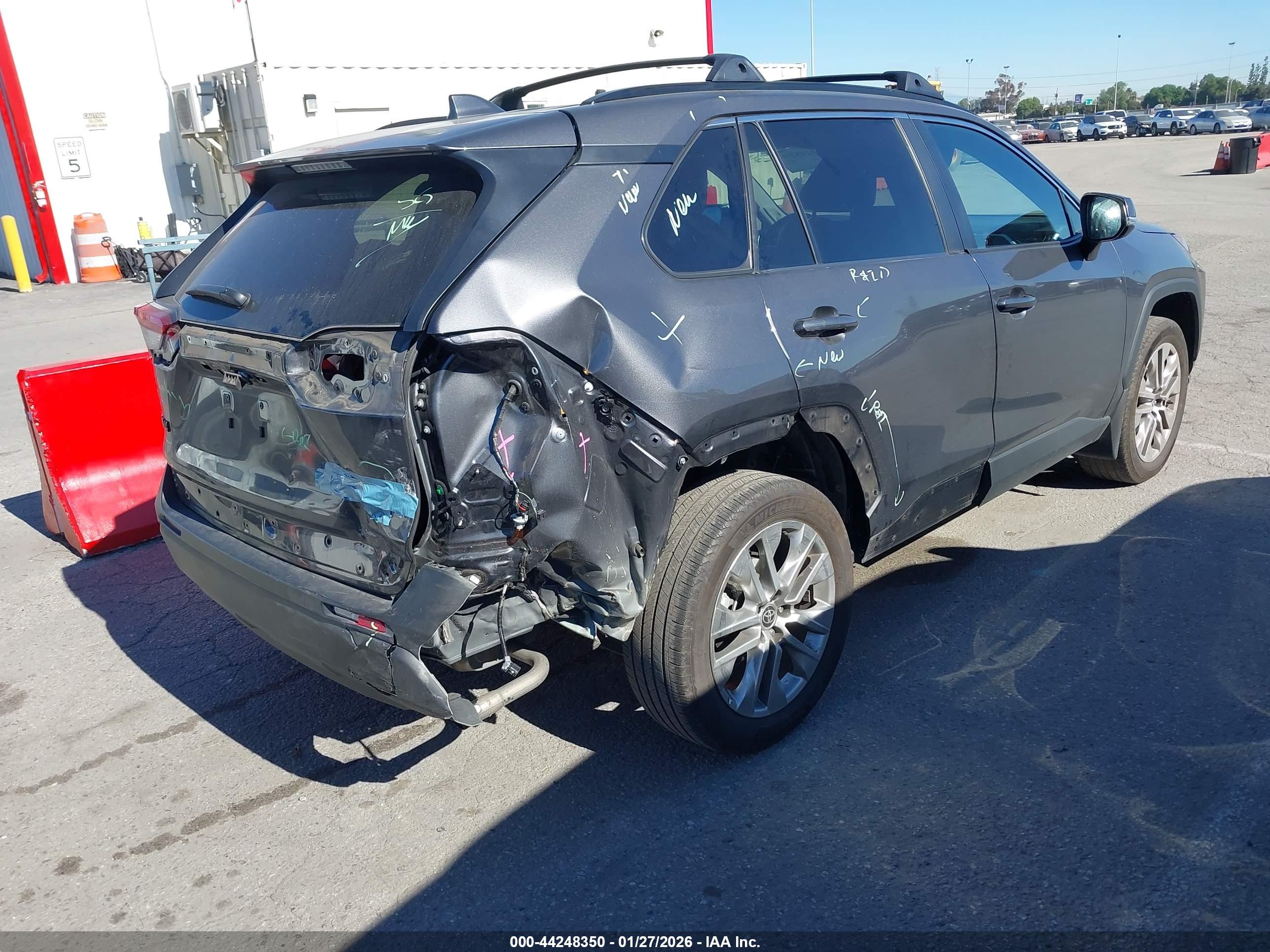TOYOTA RAV4 image 4