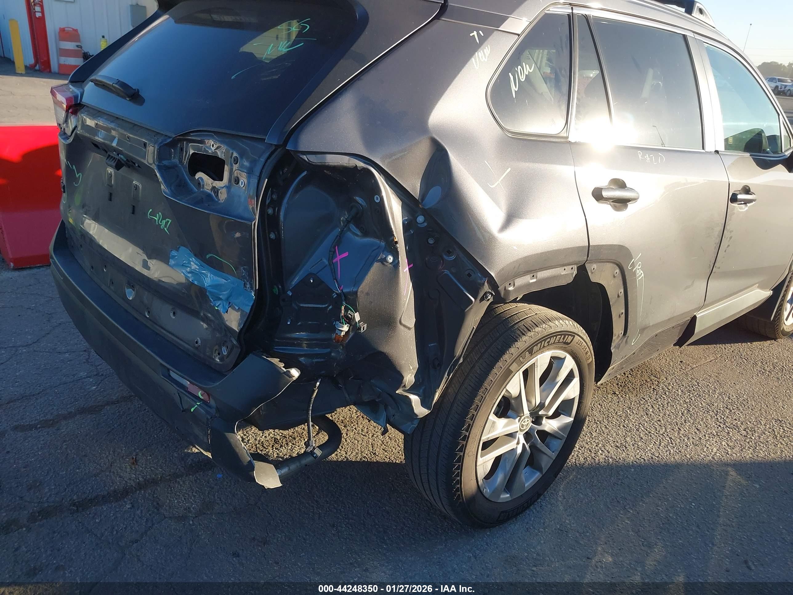 TOYOTA RAV4 image 6