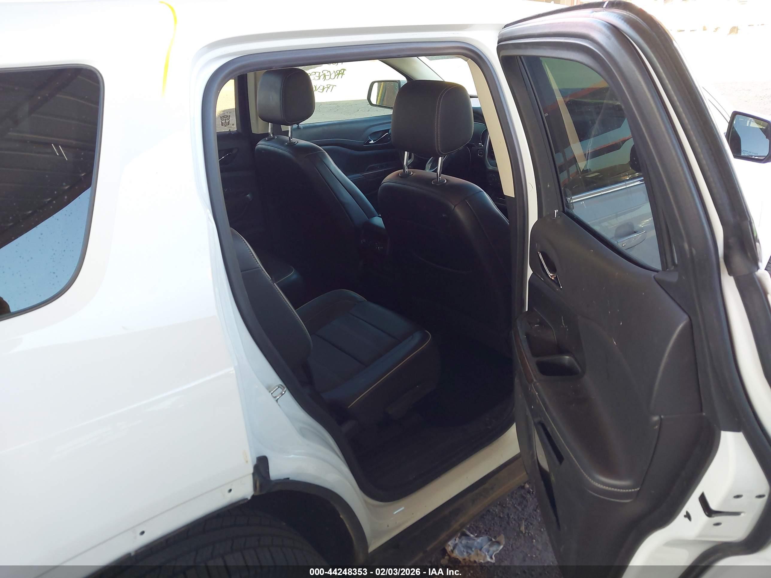 GMC ACADIA image 8