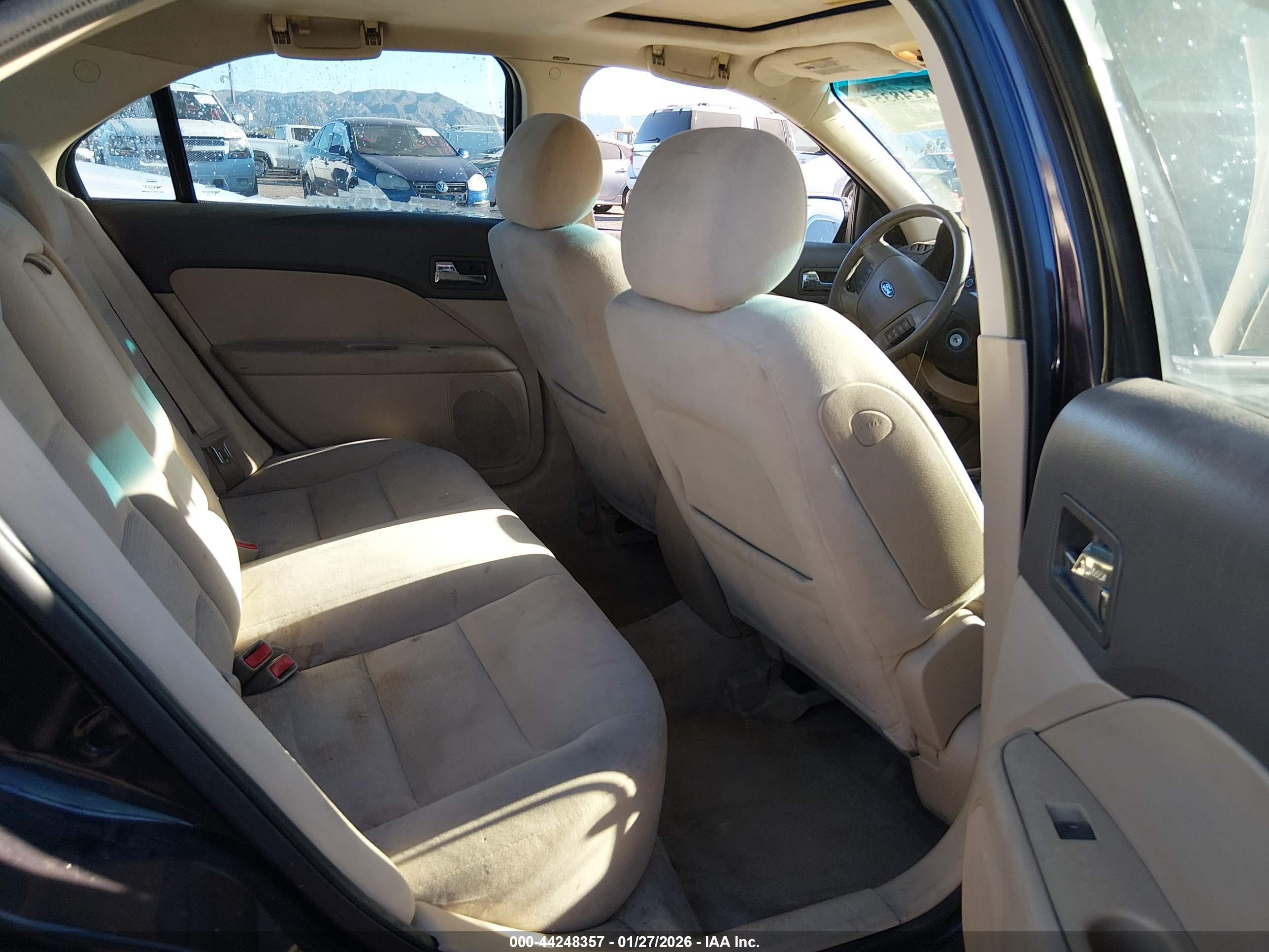FORD FUSION image 8