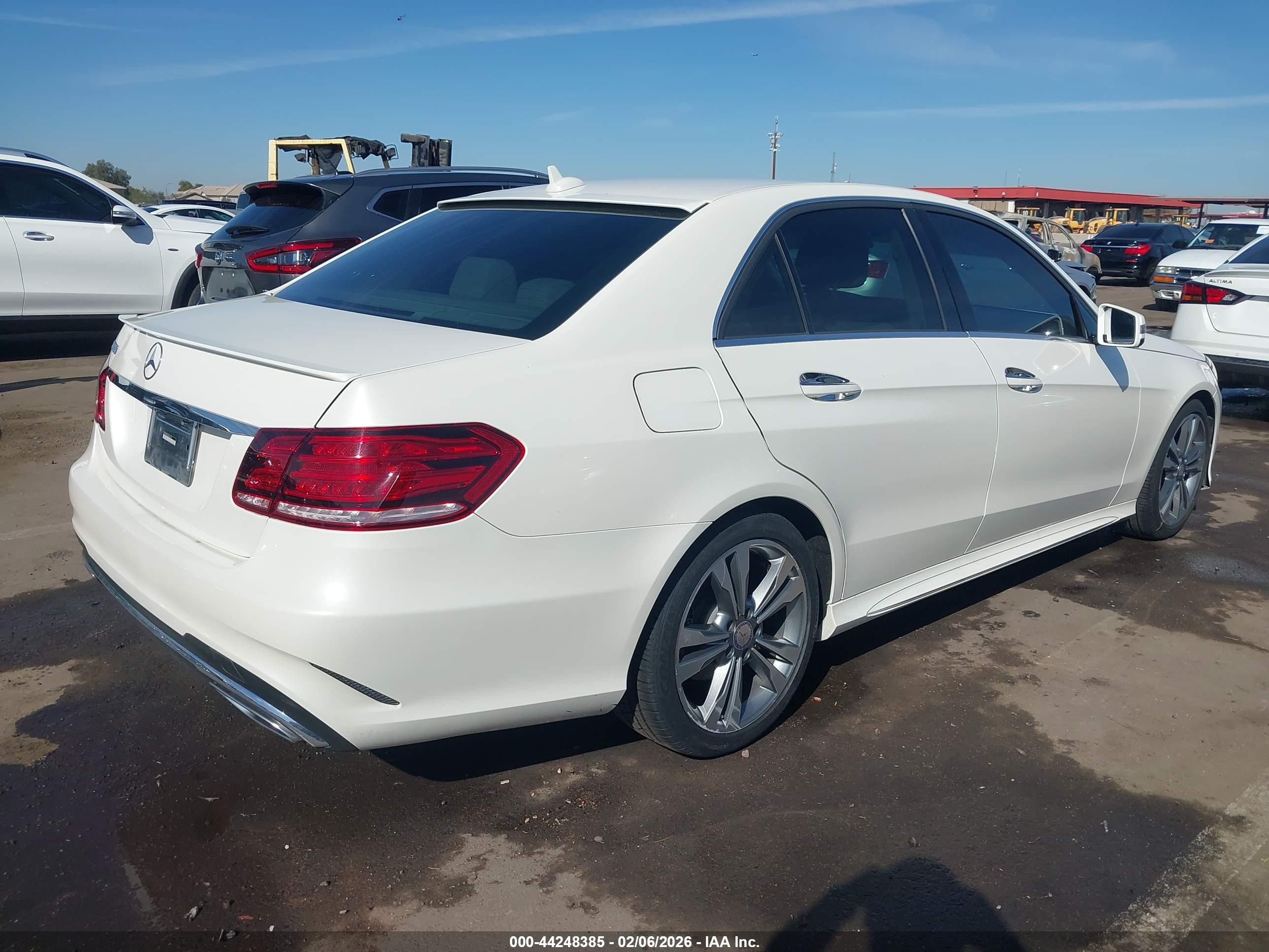 MERCEDES-BENZ E image 4