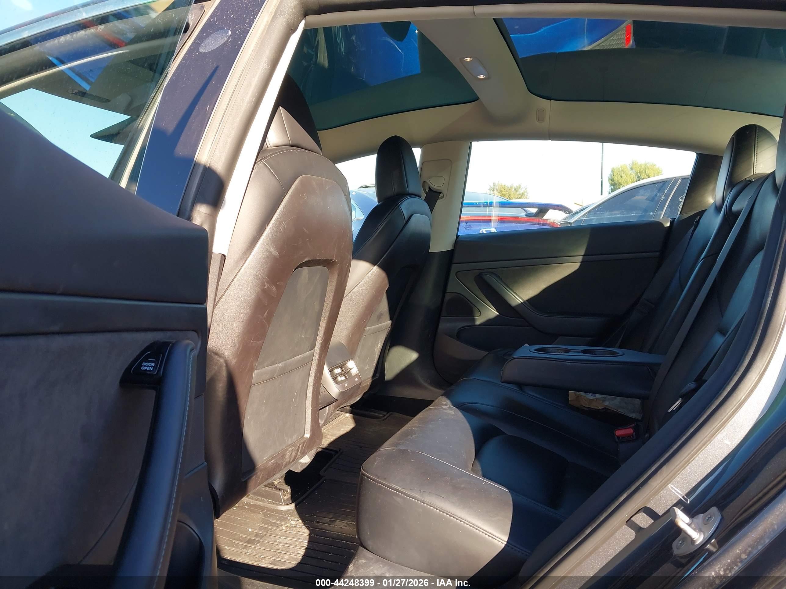 TESLA MODEL image 8