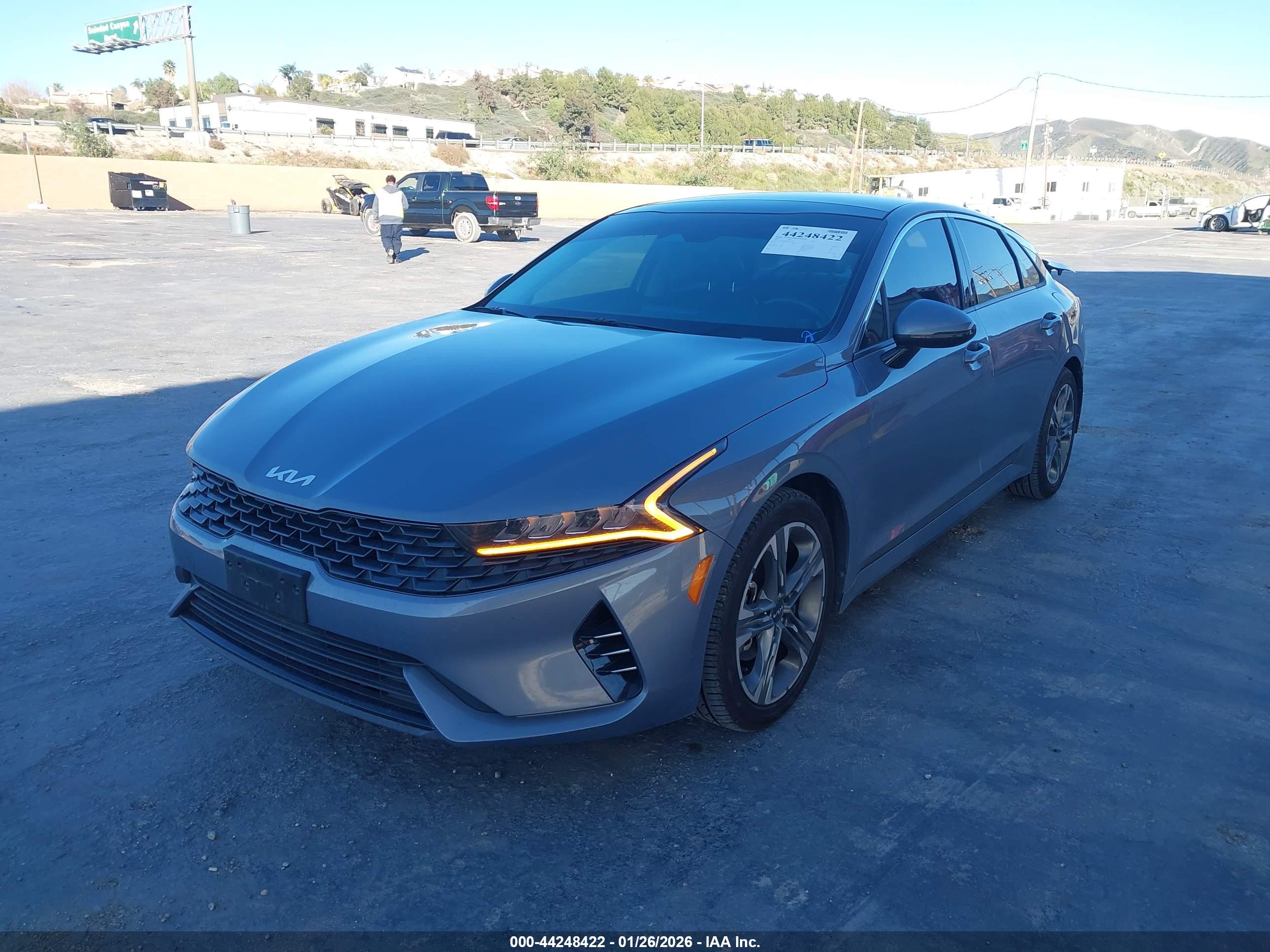 KIA K5 image 2