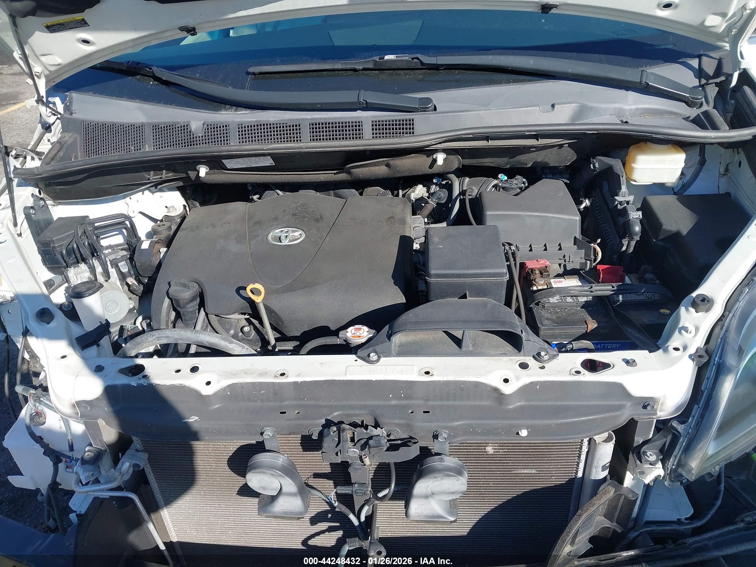 TOYOTA SIENNA image 10