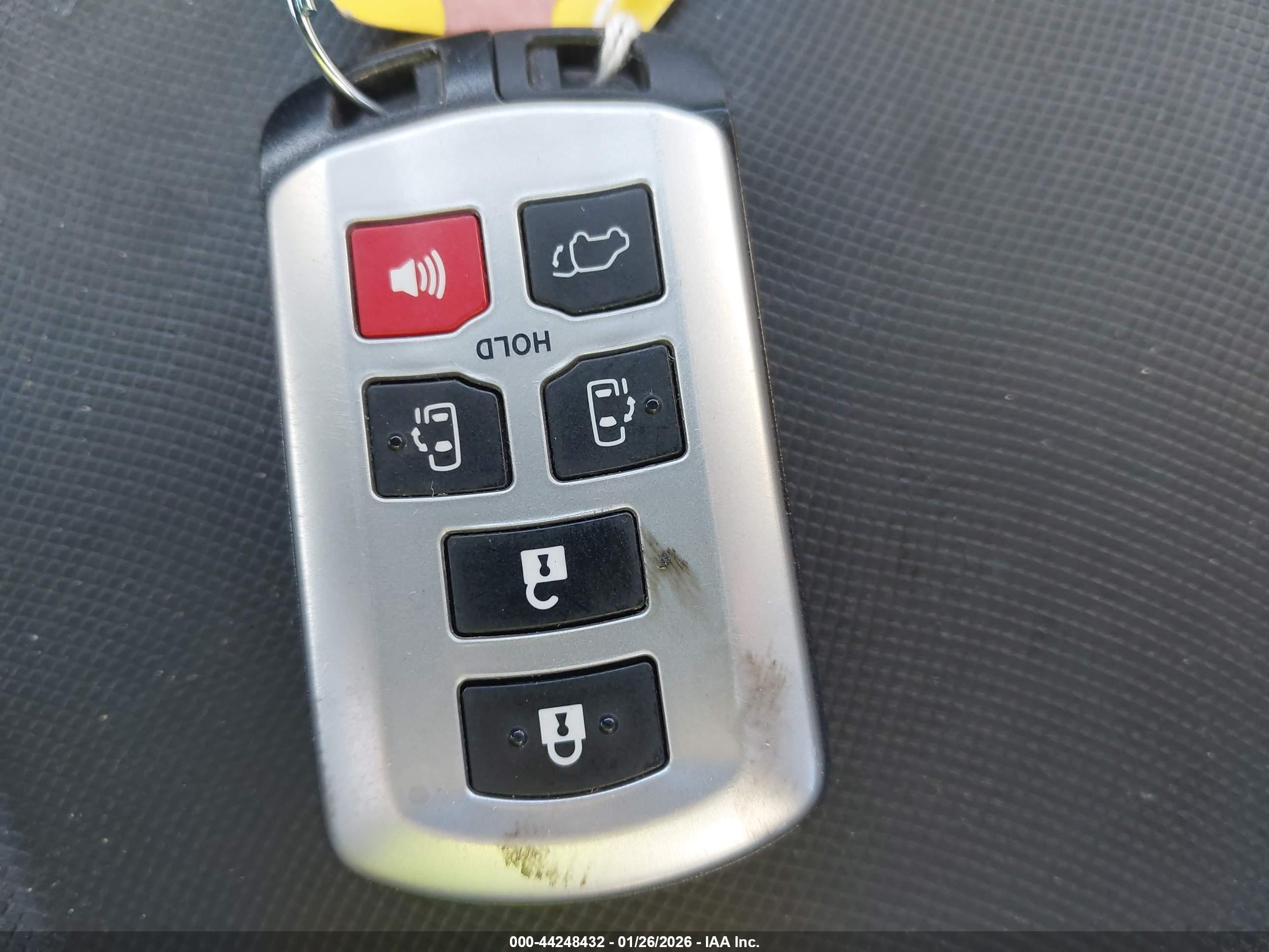 TOYOTA SIENNA image 11
