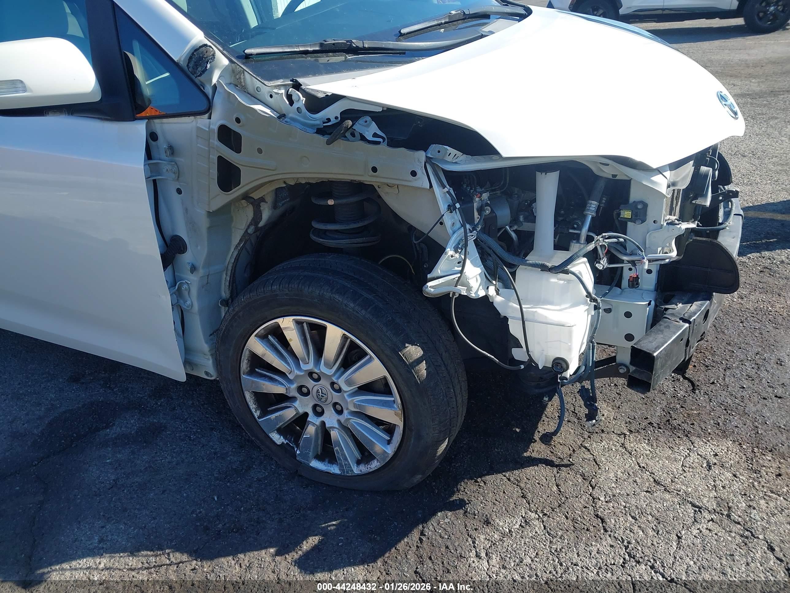 TOYOTA SIENNA image 6