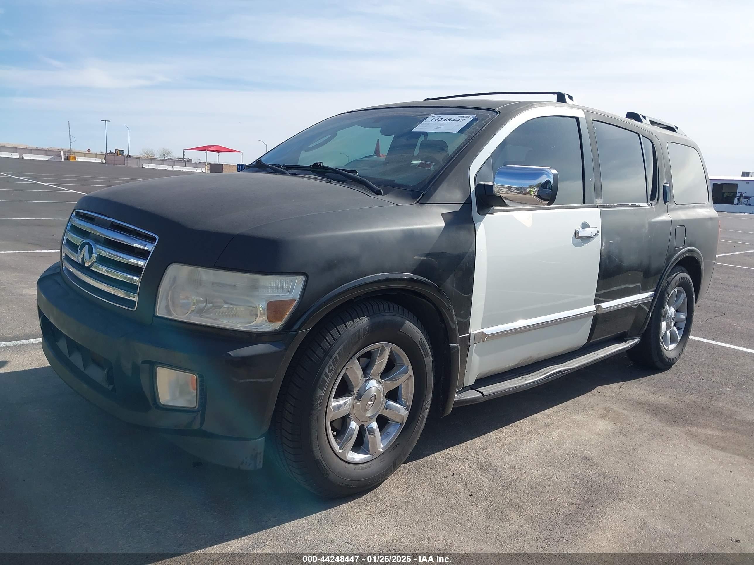 INFINITI QX56 image 2