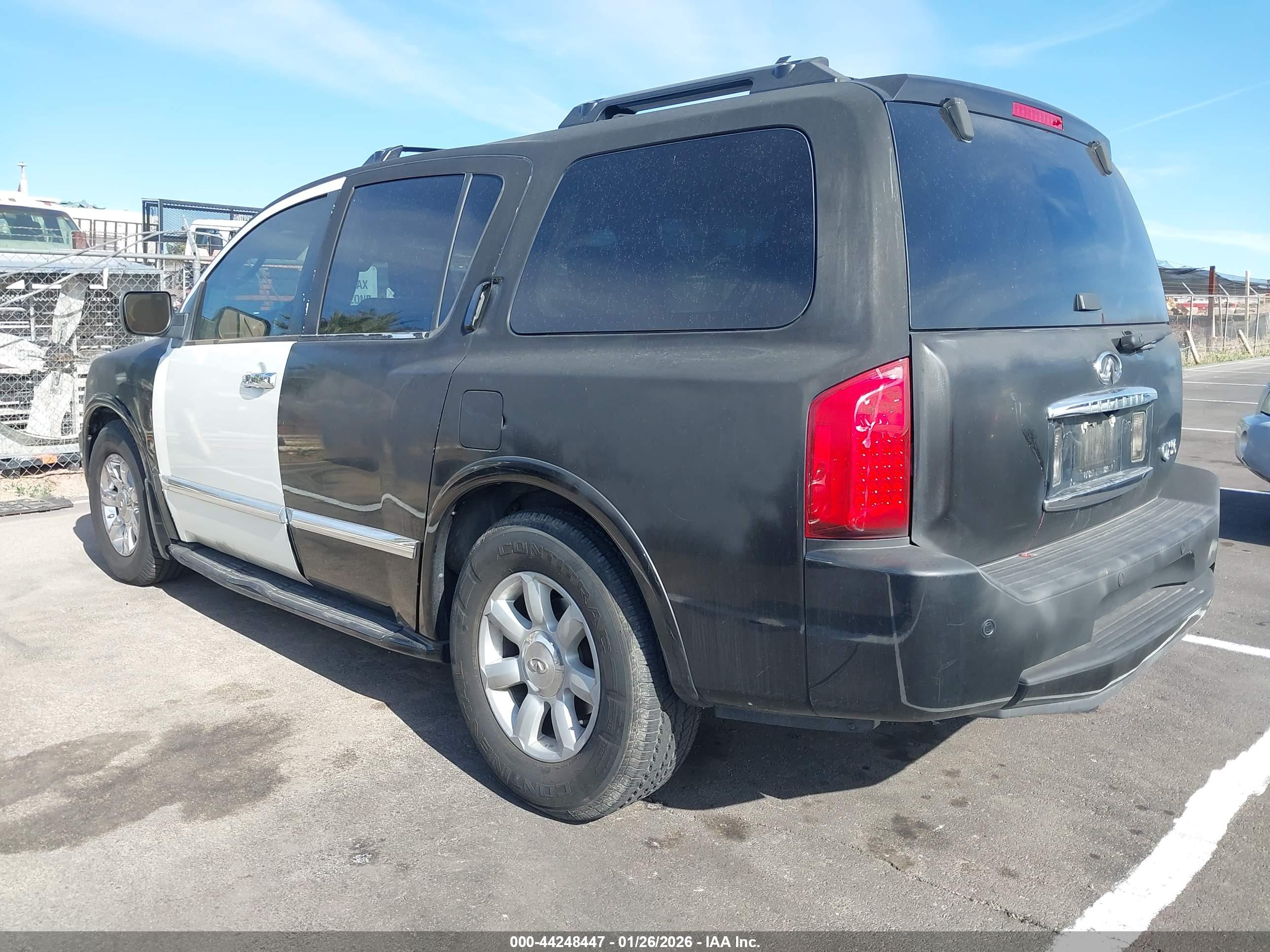 INFINITI QX56 image 3