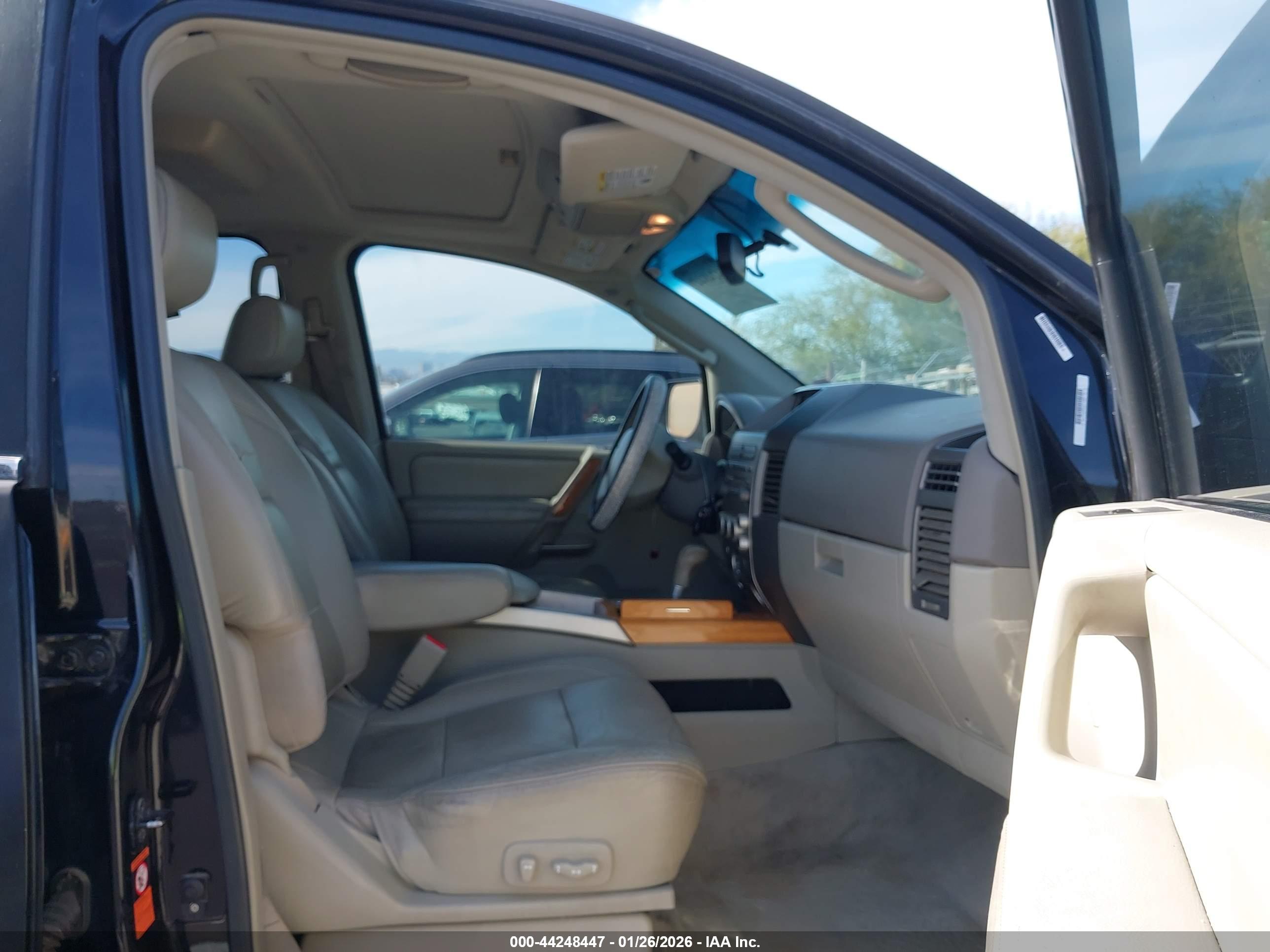 INFINITI QX56 image 5