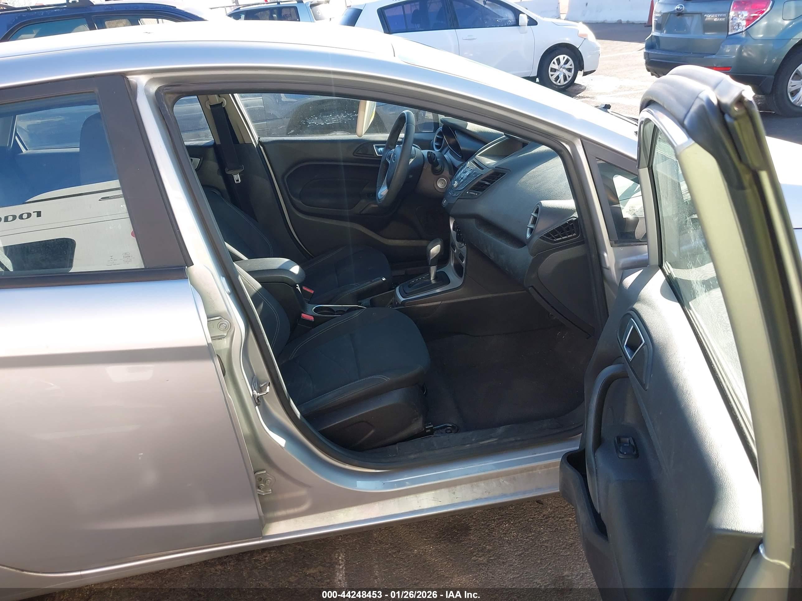 FORD FIESTA image 5