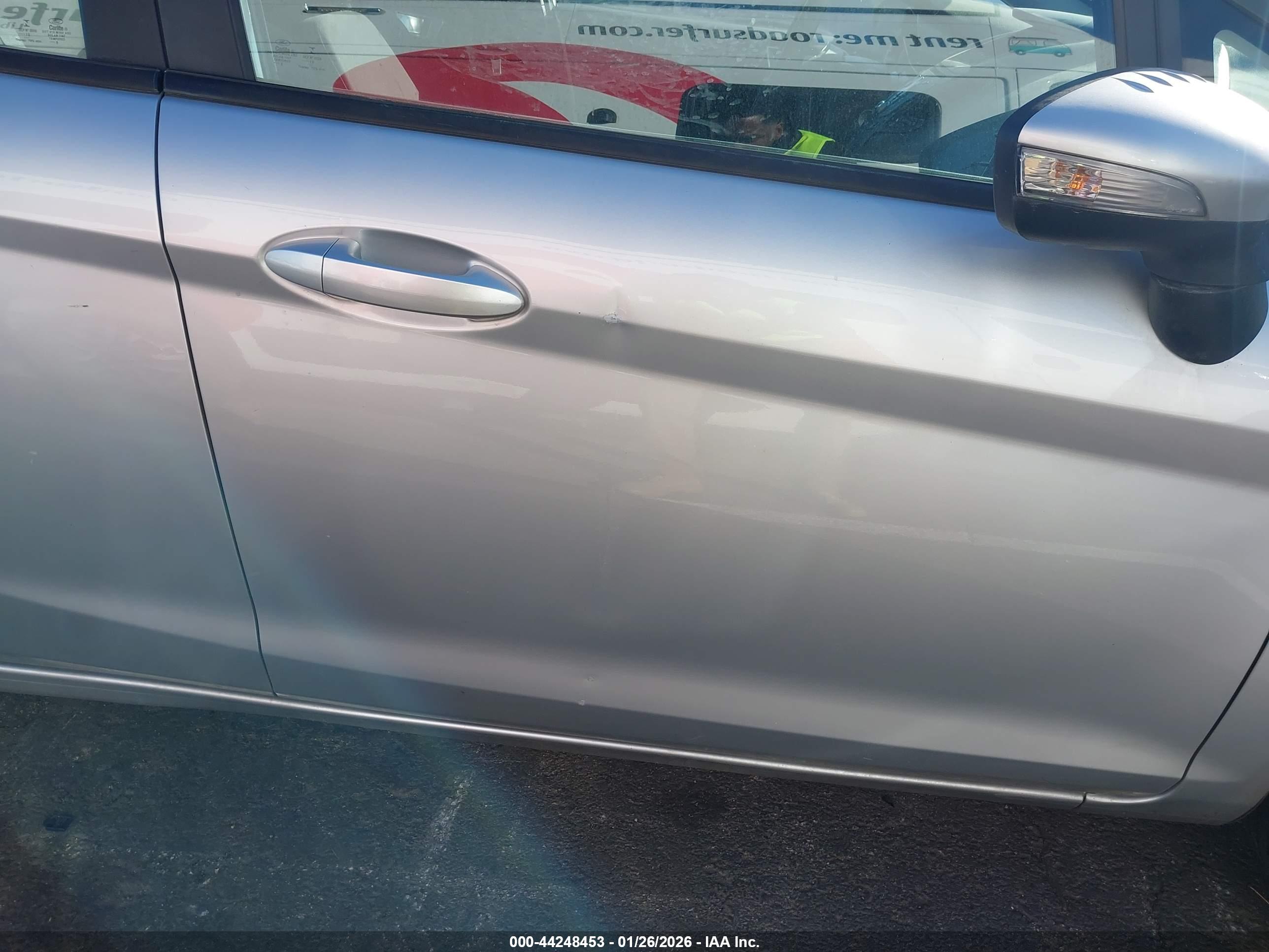 FORD FIESTA image 6