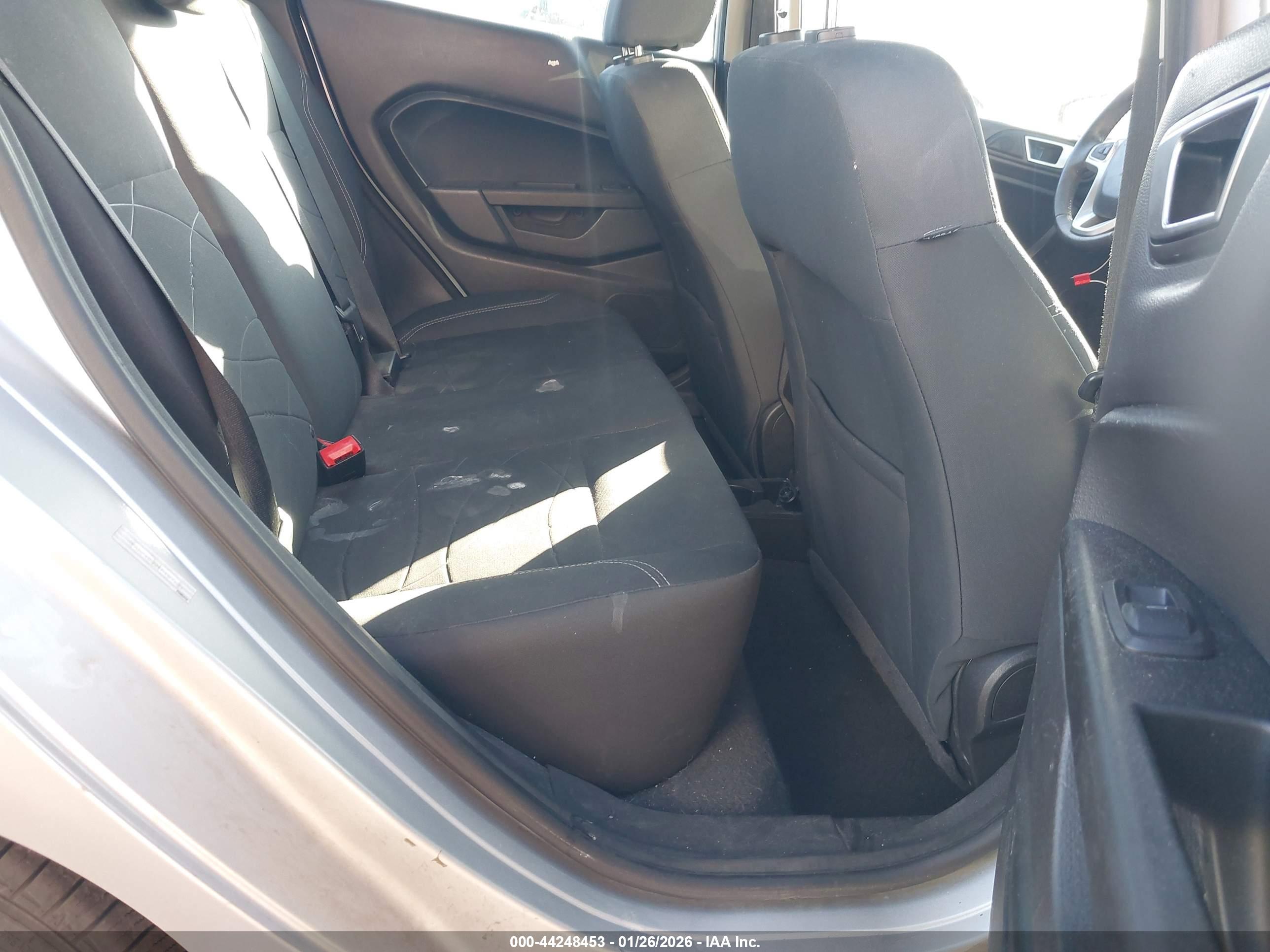 FORD FIESTA image 8