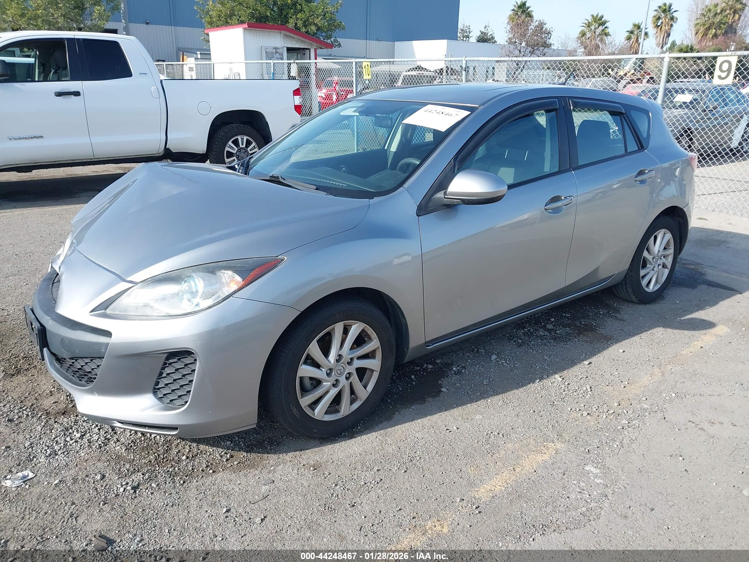 MAZDA MAZDA3 image 2