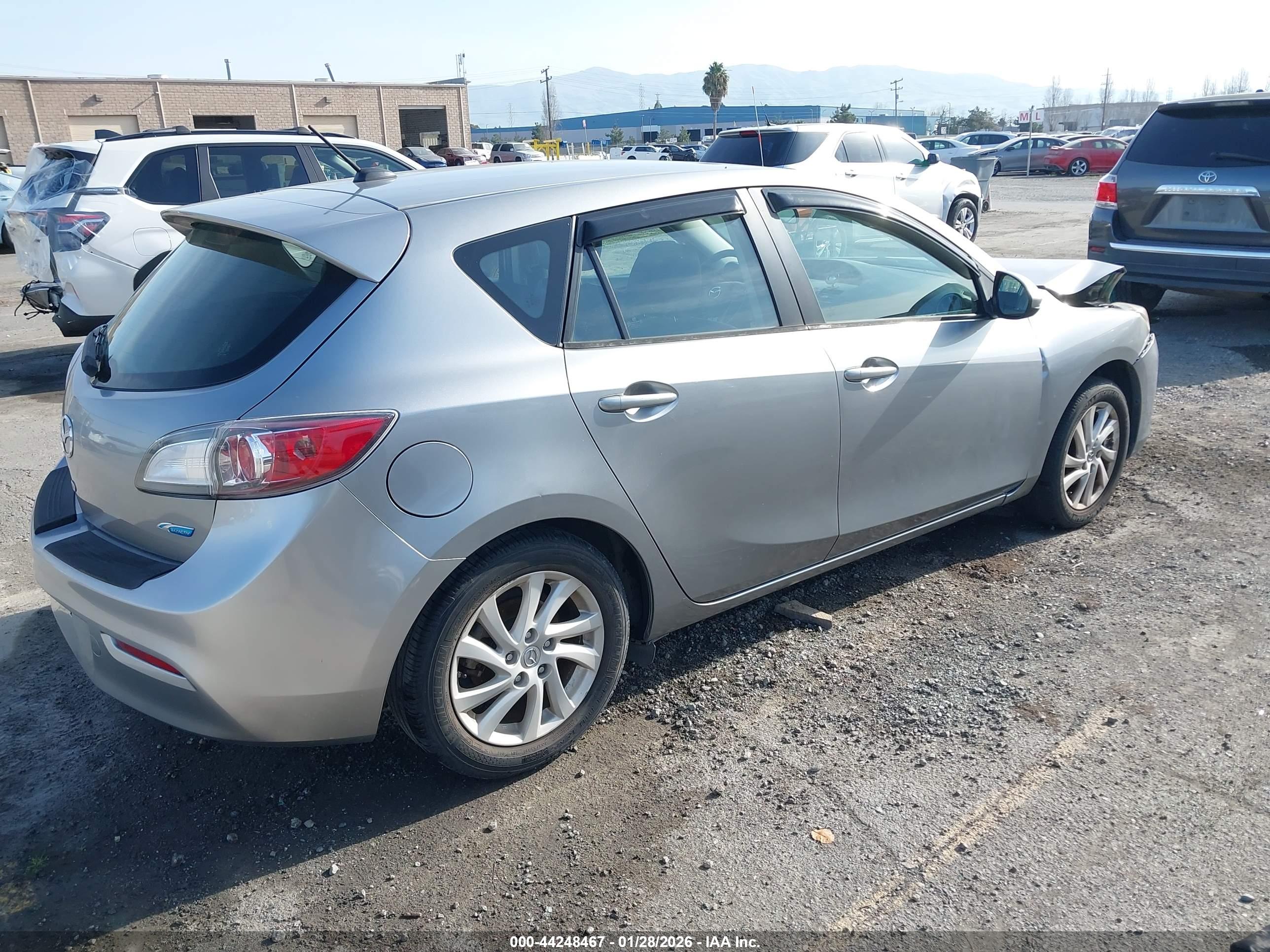MAZDA MAZDA3 image 4