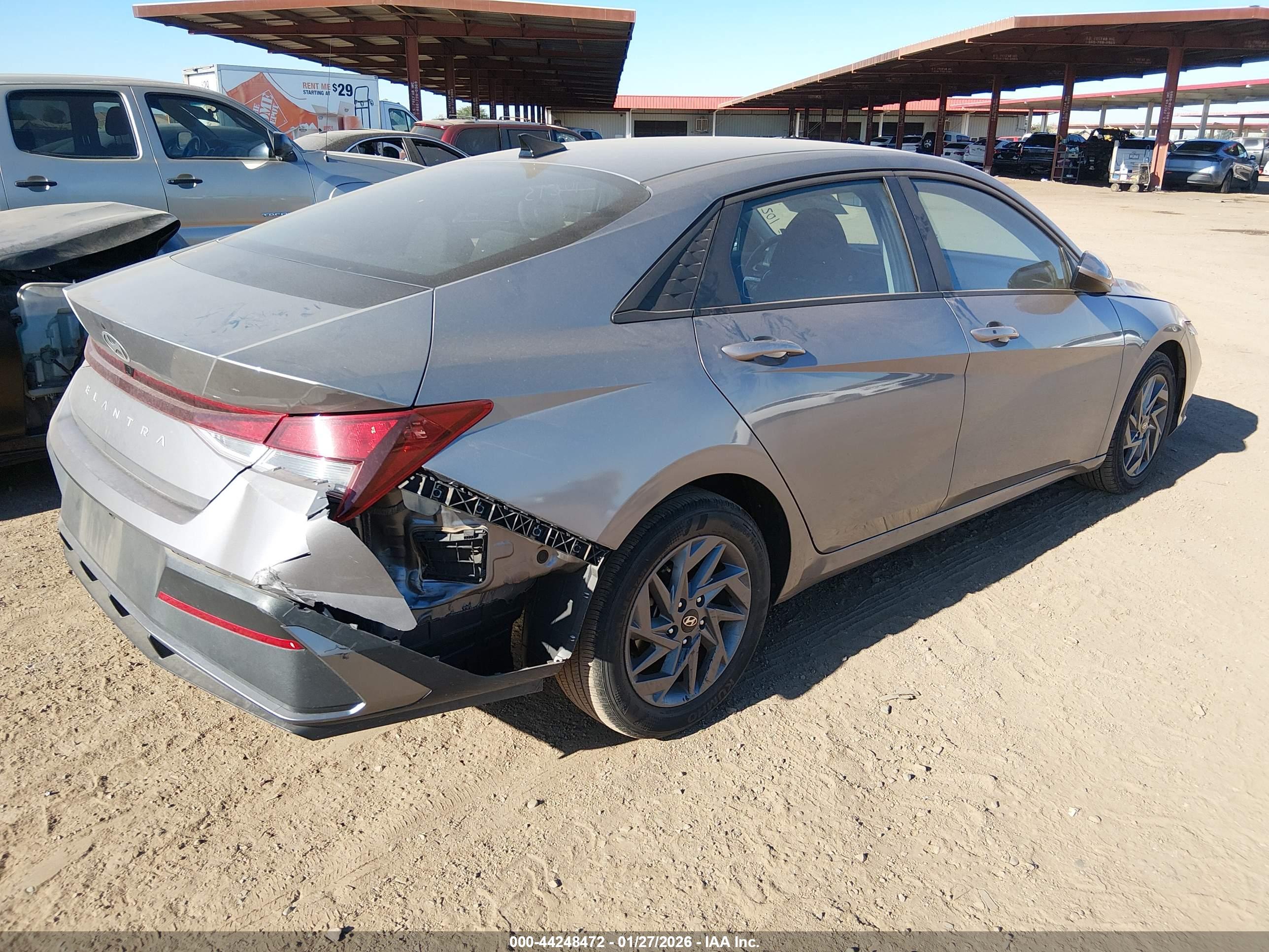 HYUNDAI ELANTRA image 4