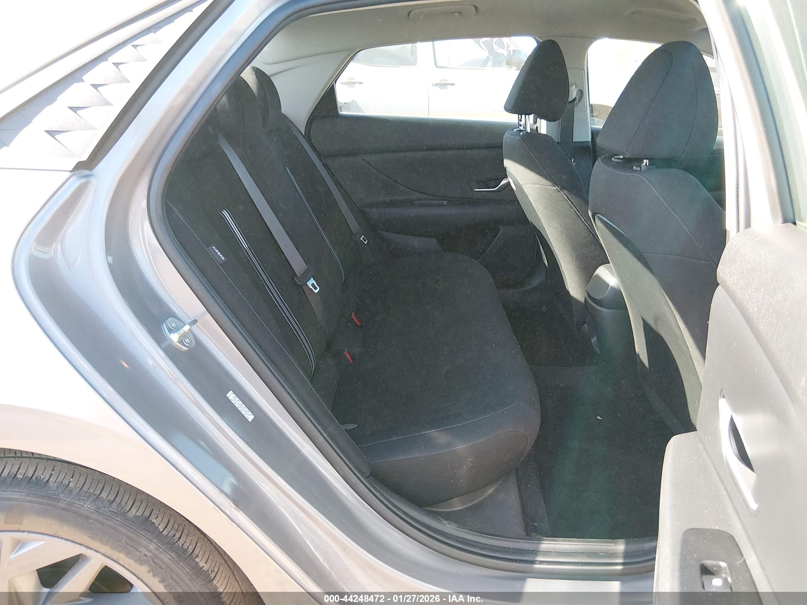HYUNDAI ELANTRA image 8
