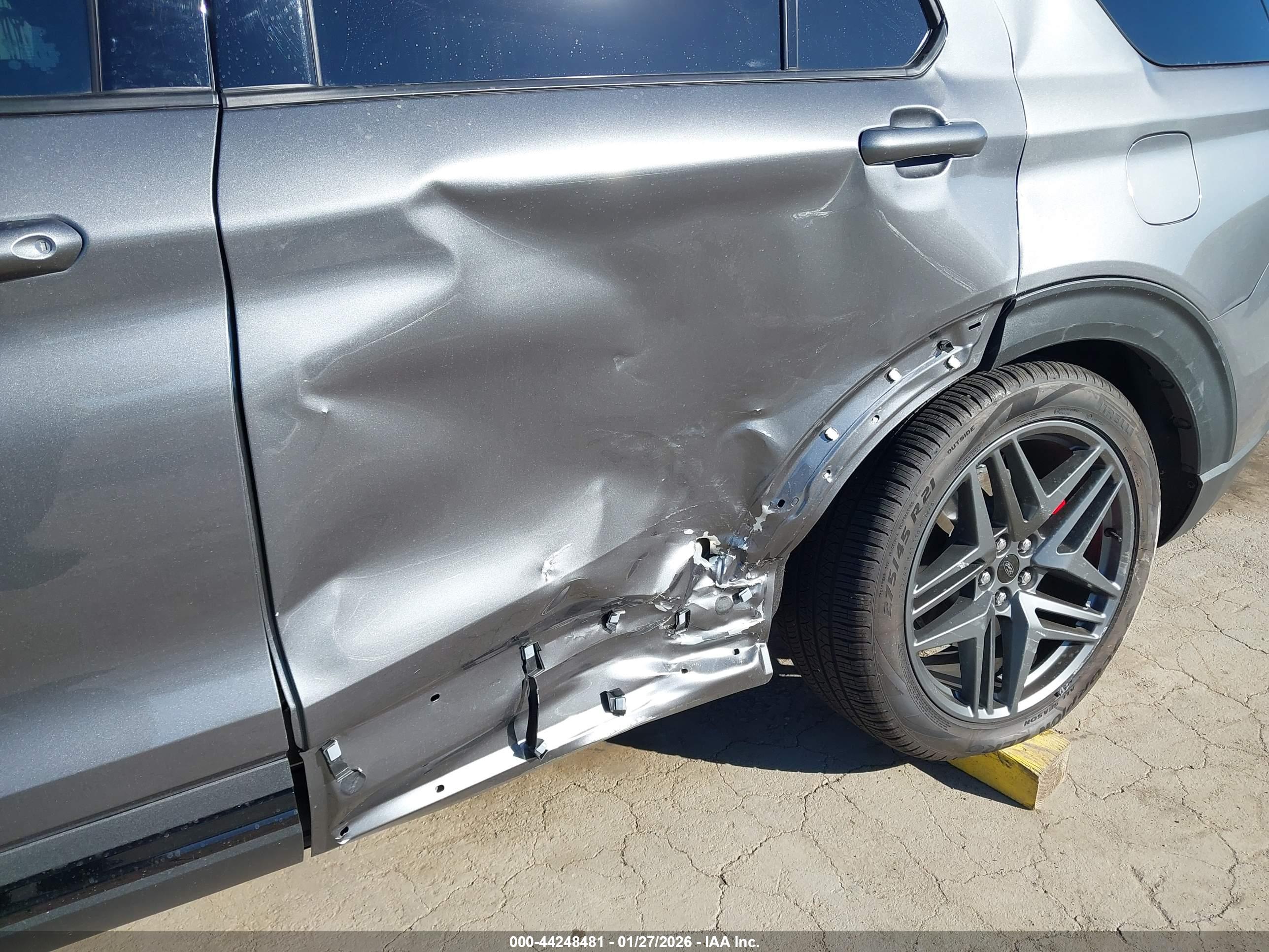 FORD EXPLORER image 6