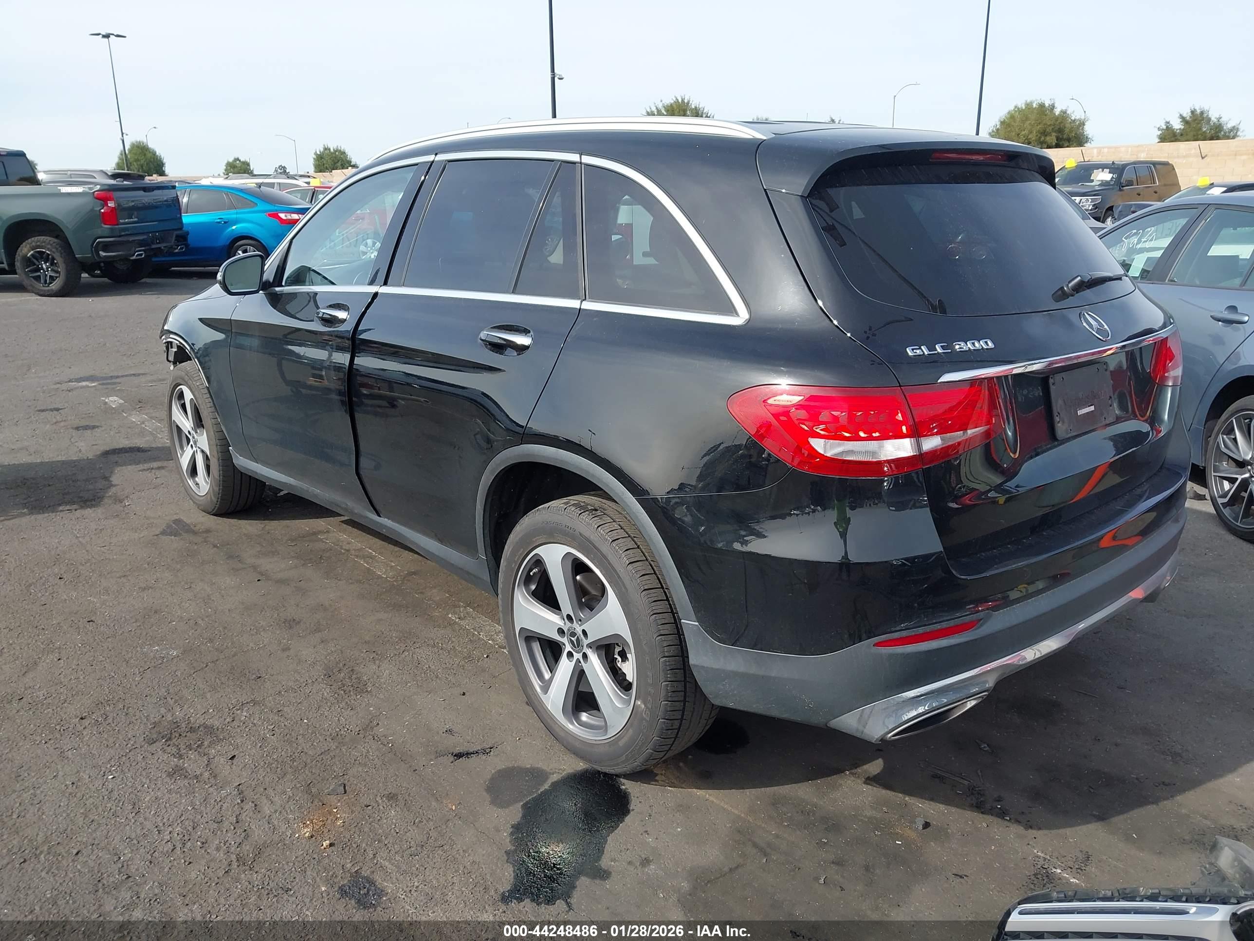 MERCEDES-BENZ GLC image 3