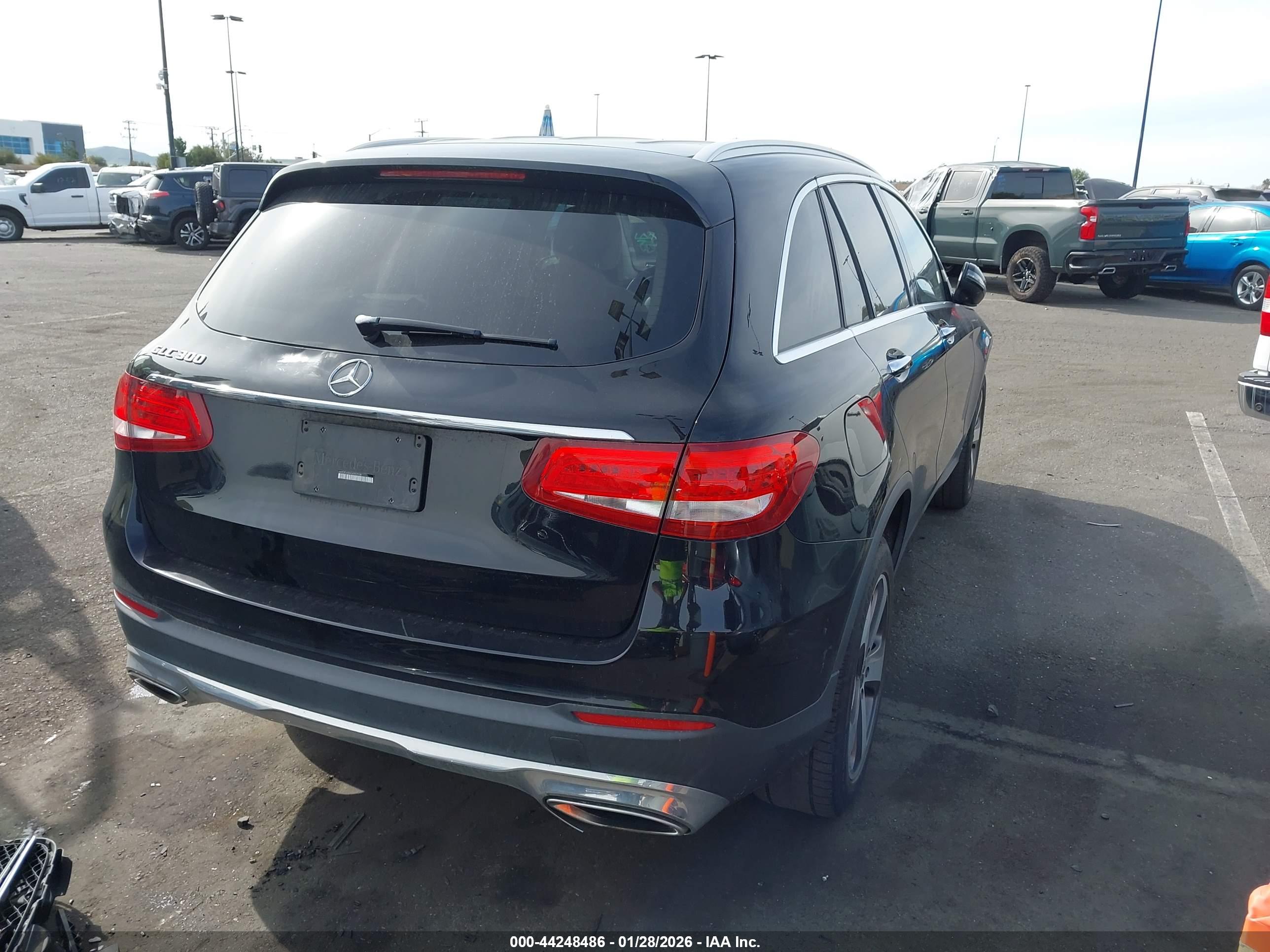 MERCEDES-BENZ GLC image 4