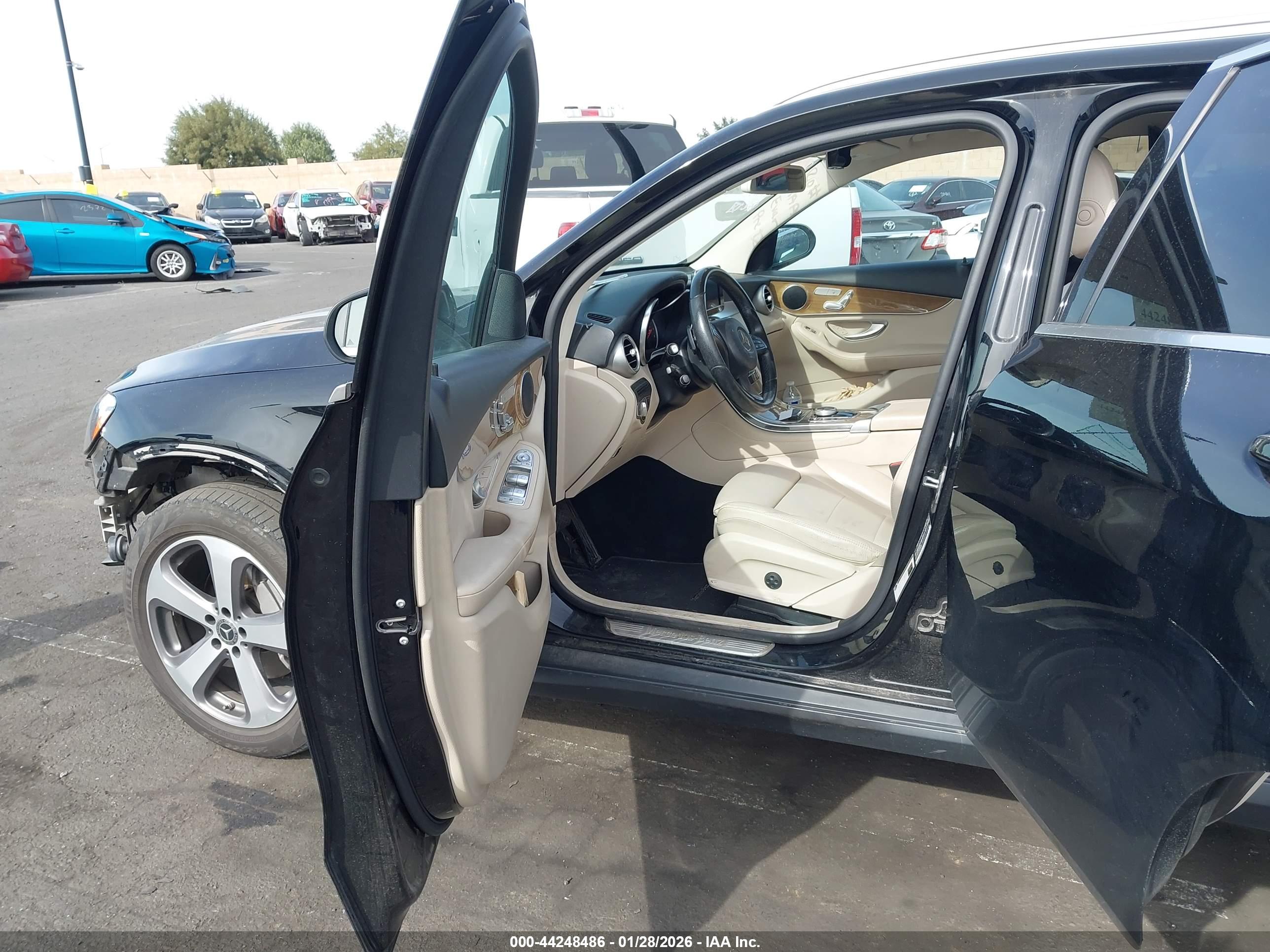 MERCEDES-BENZ GLC image 5