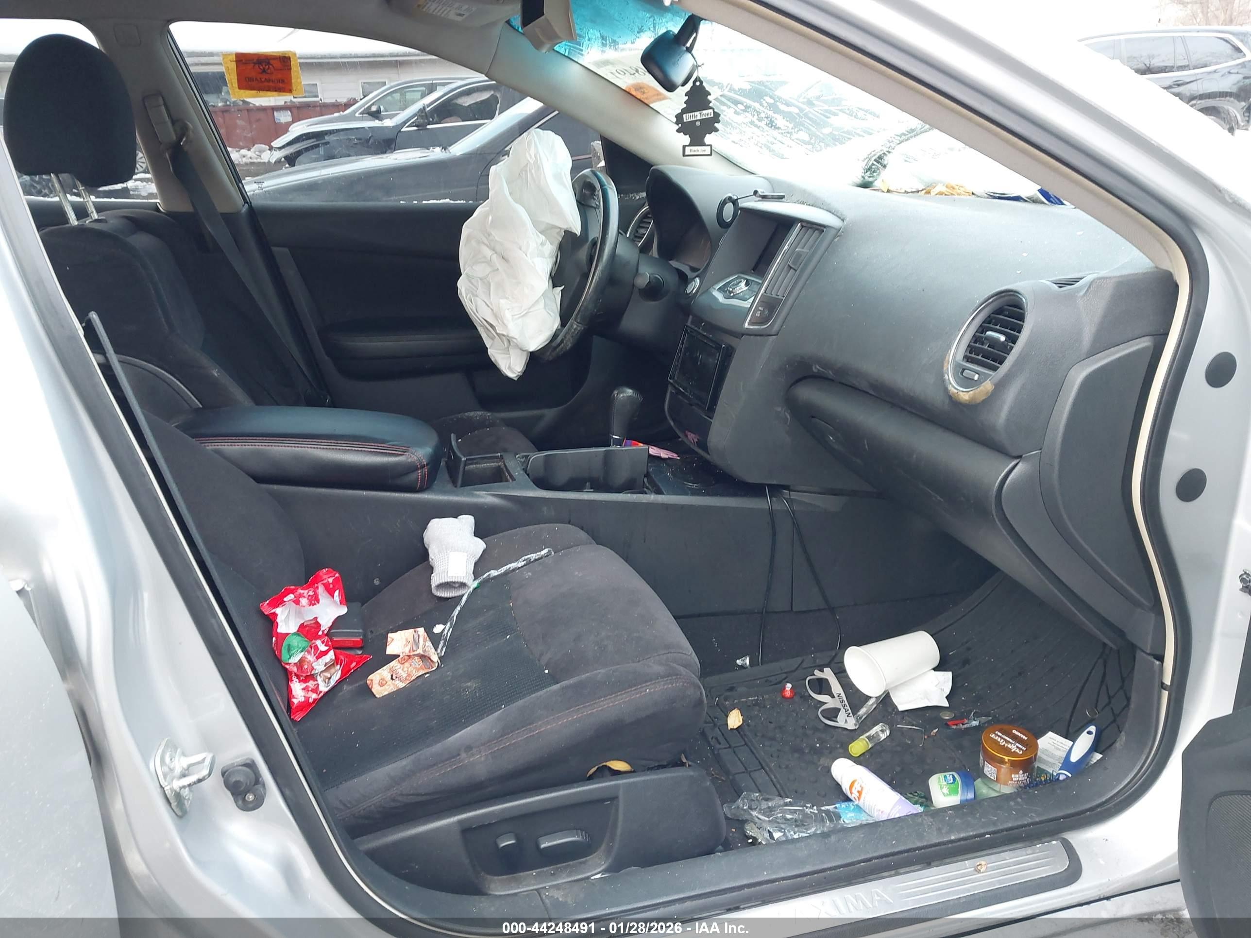 NISSAN MAXIMA image 5