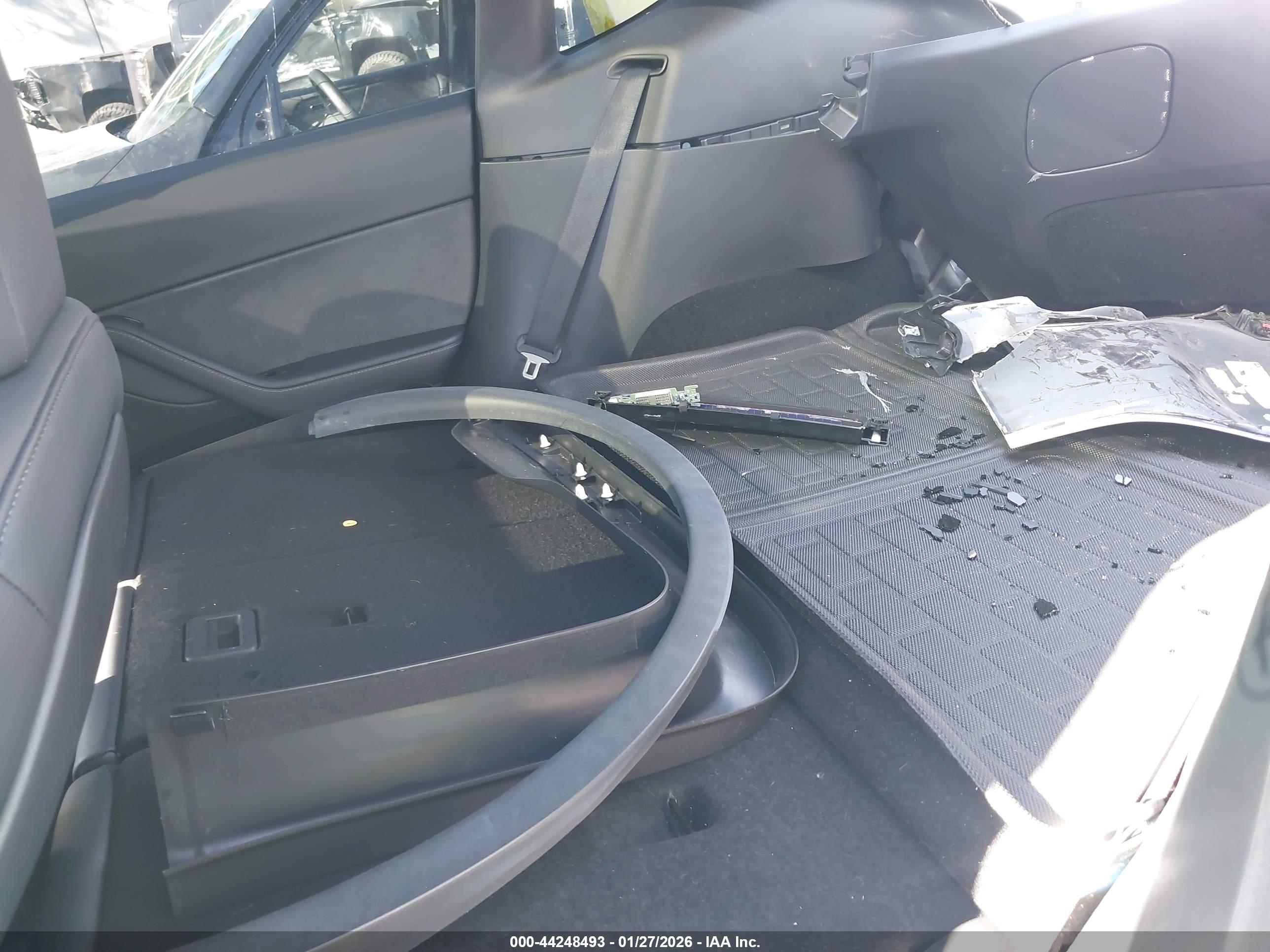 TESLA MODEL image 8