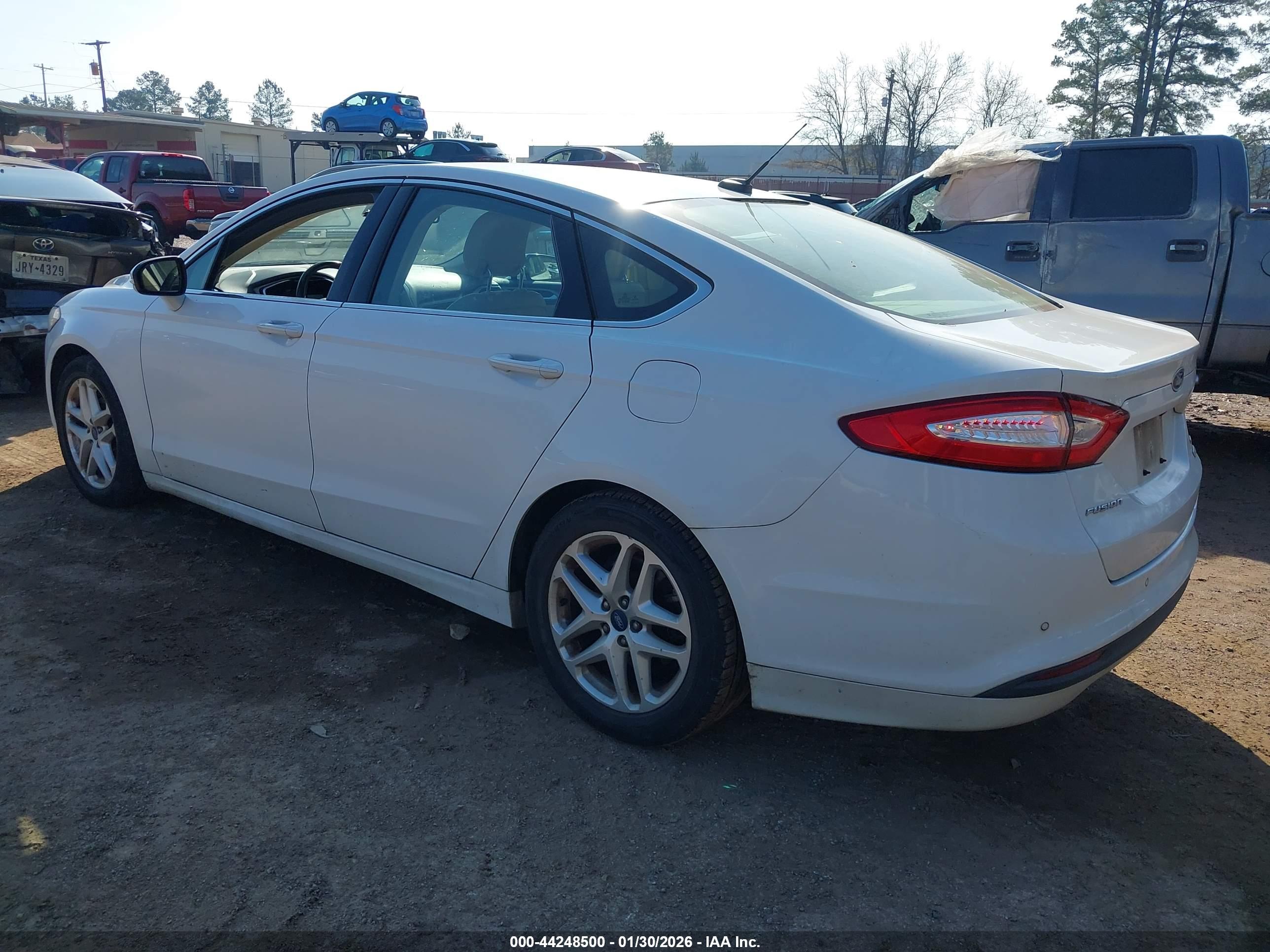 FORD FUSION image 3