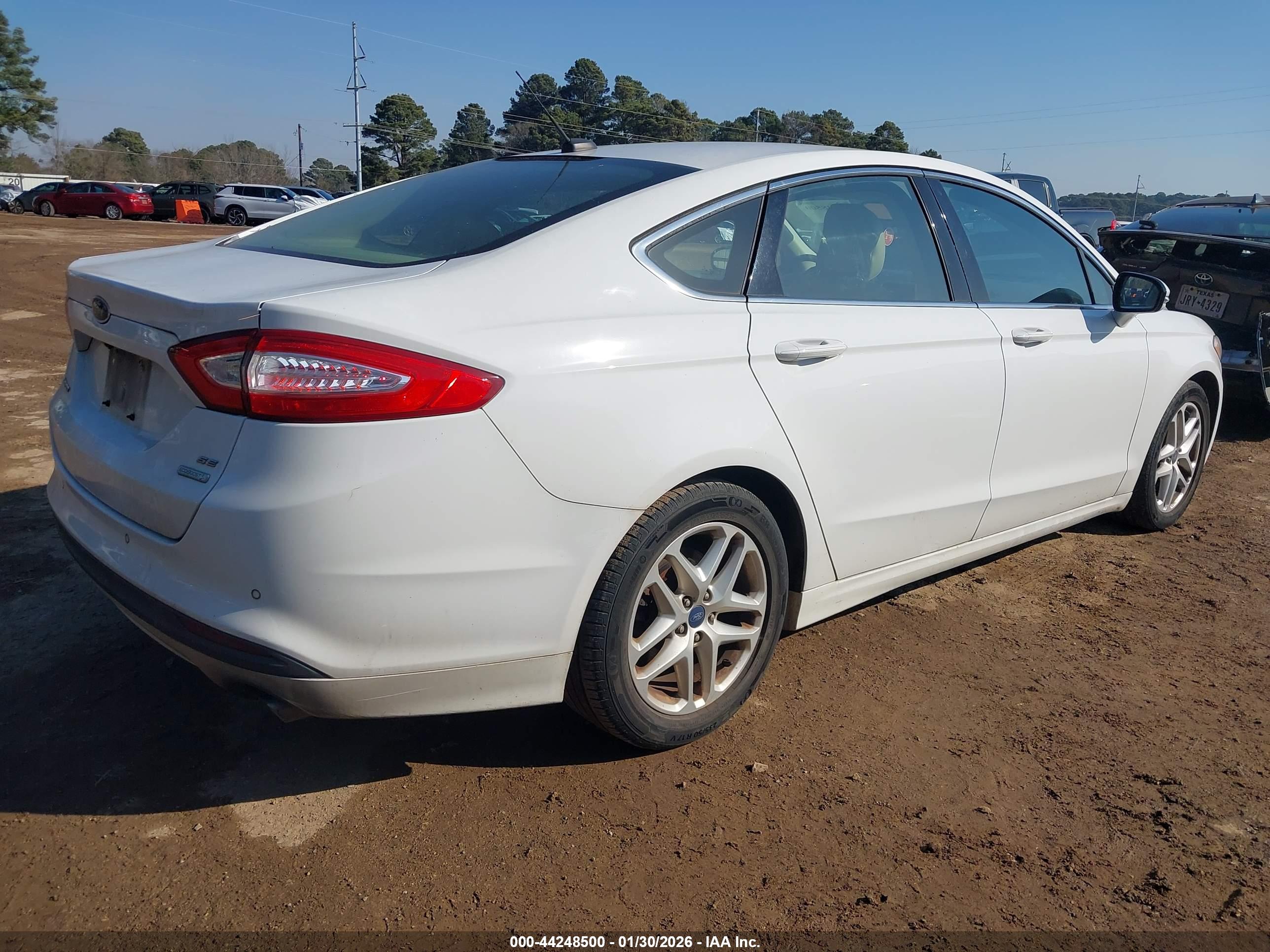 FORD FUSION image 4