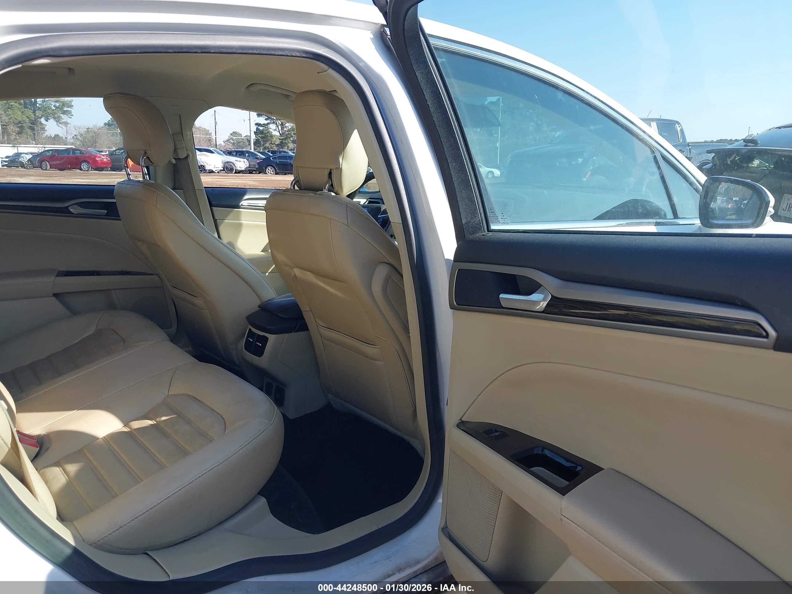 FORD FUSION image 8