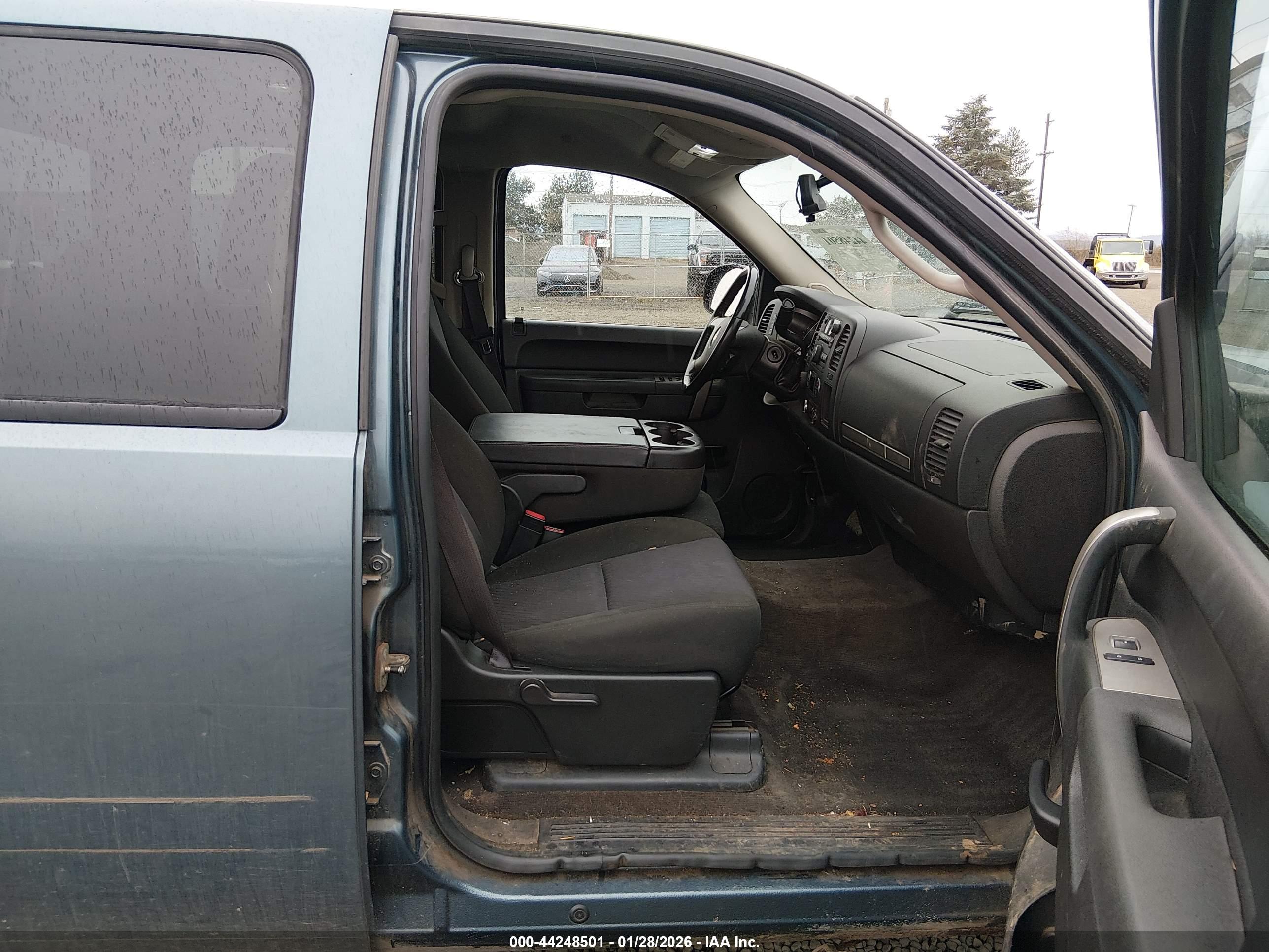 CHEVROLET SILVERADO image 5