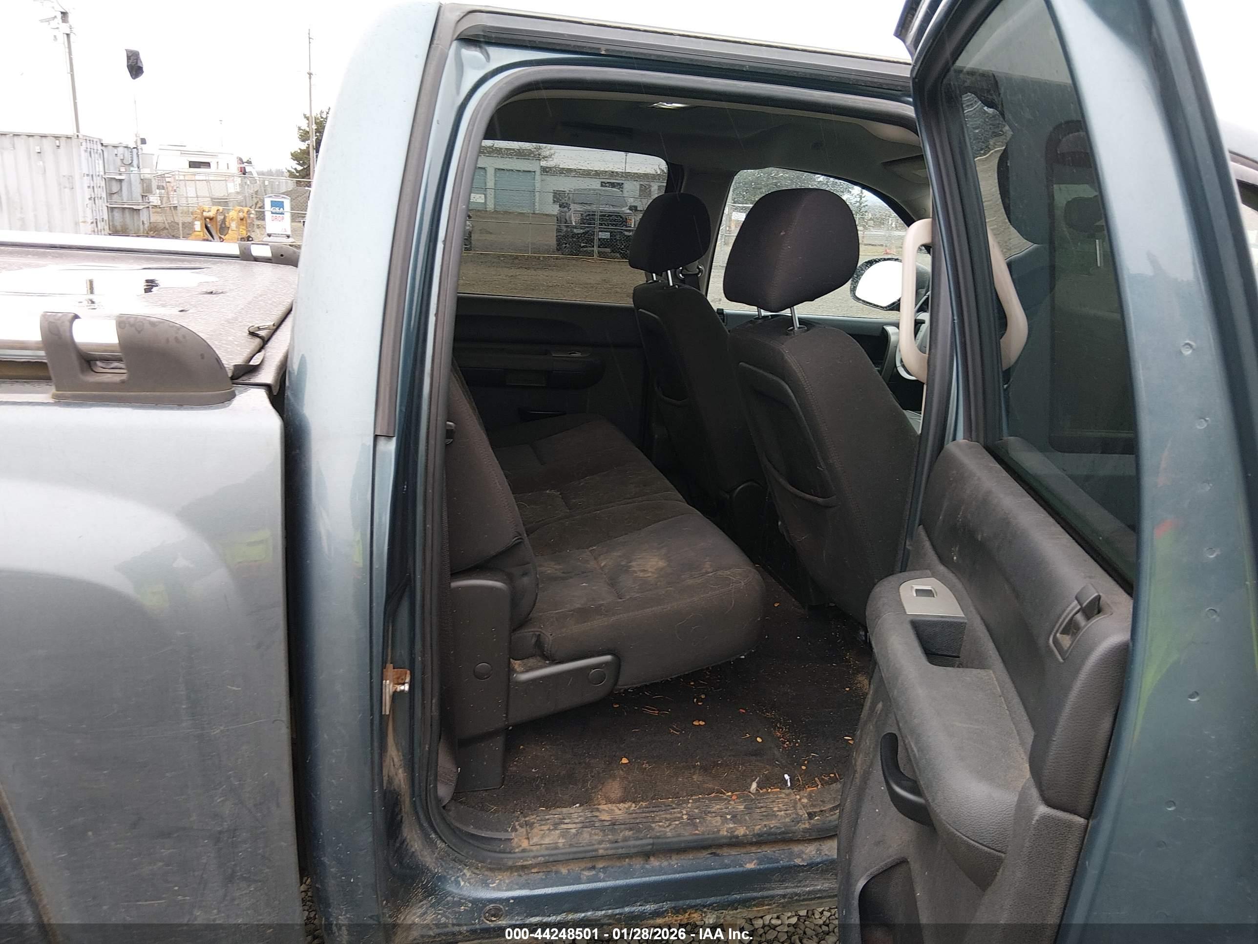 CHEVROLET SILVERADO image 8